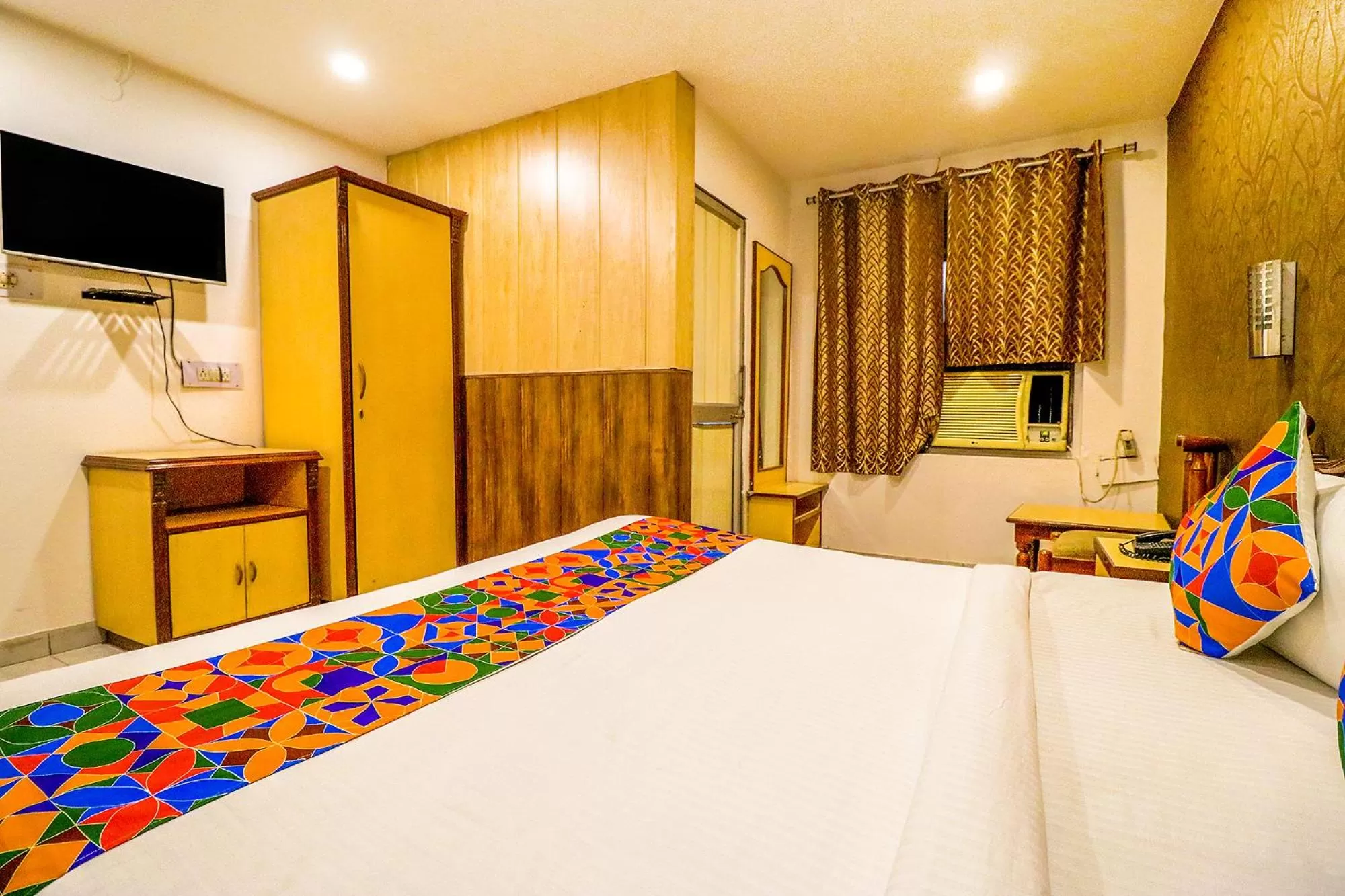 Bed in FabHotel Amritsar Residency