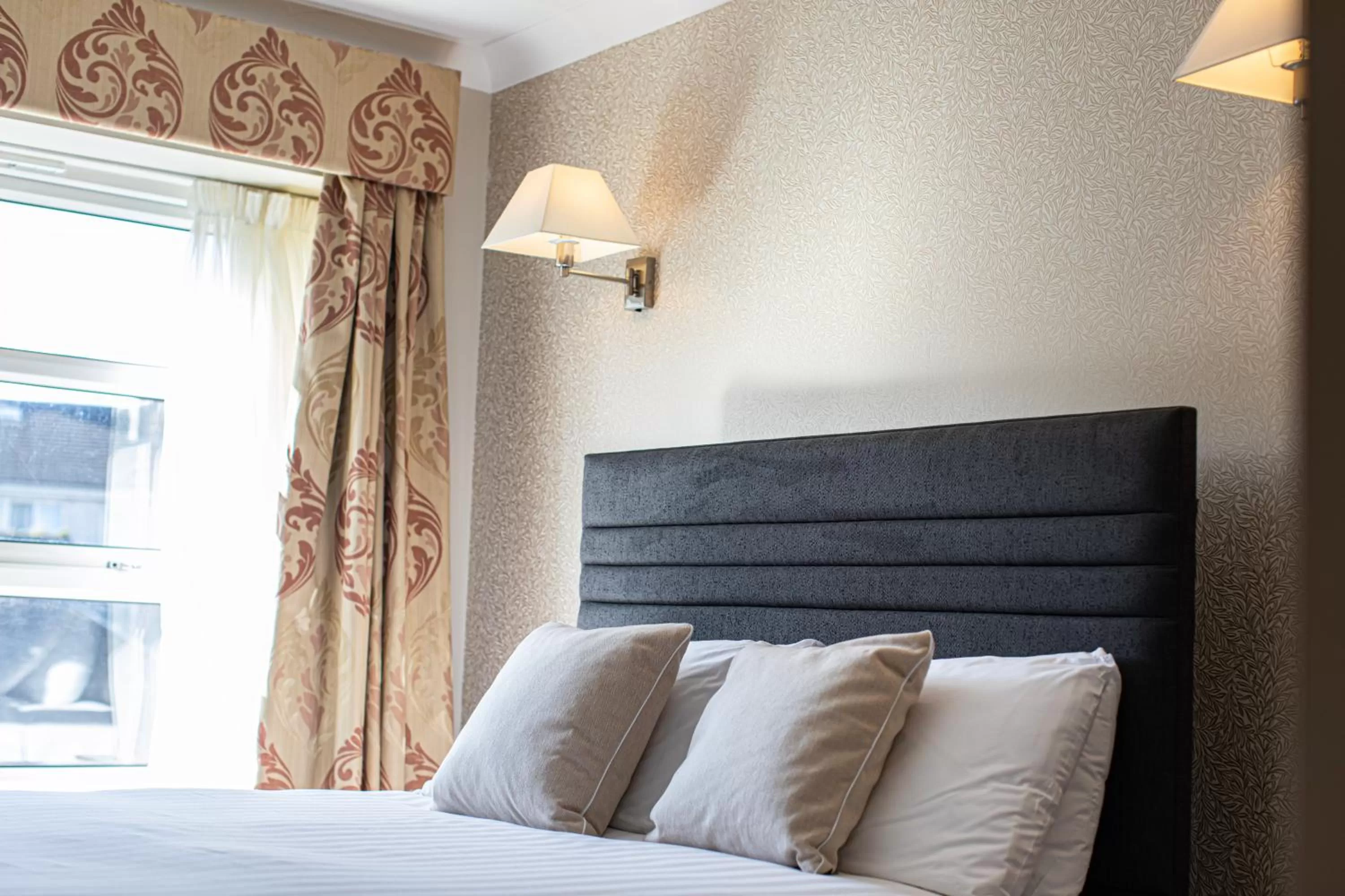 Bedroom, Bed in Ballina Manor Hotel