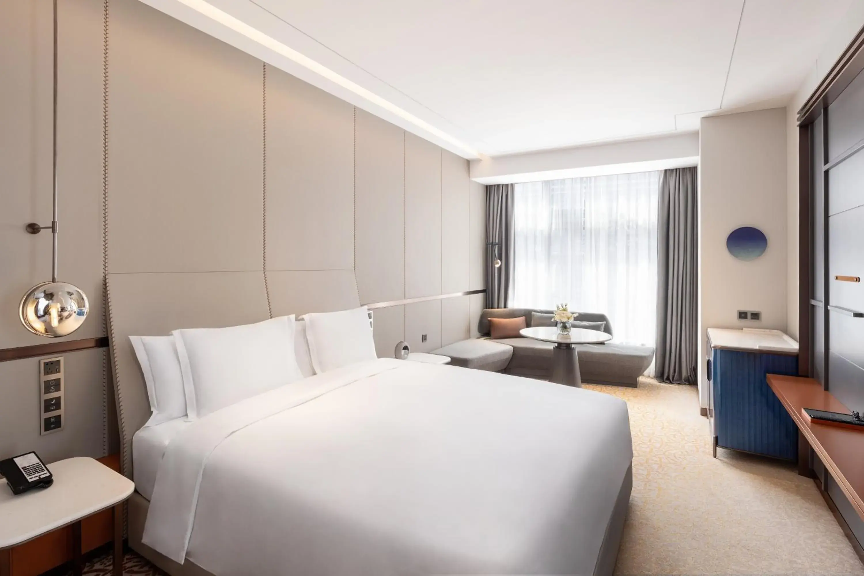 Standard King Room - Lounge Access/High Floor in Crowne Plaza Qingdao Jinshui by IHG Standard King Room - Lounge Access/High Floor in Crowne Plaza Qingdao Jinshui by IHG