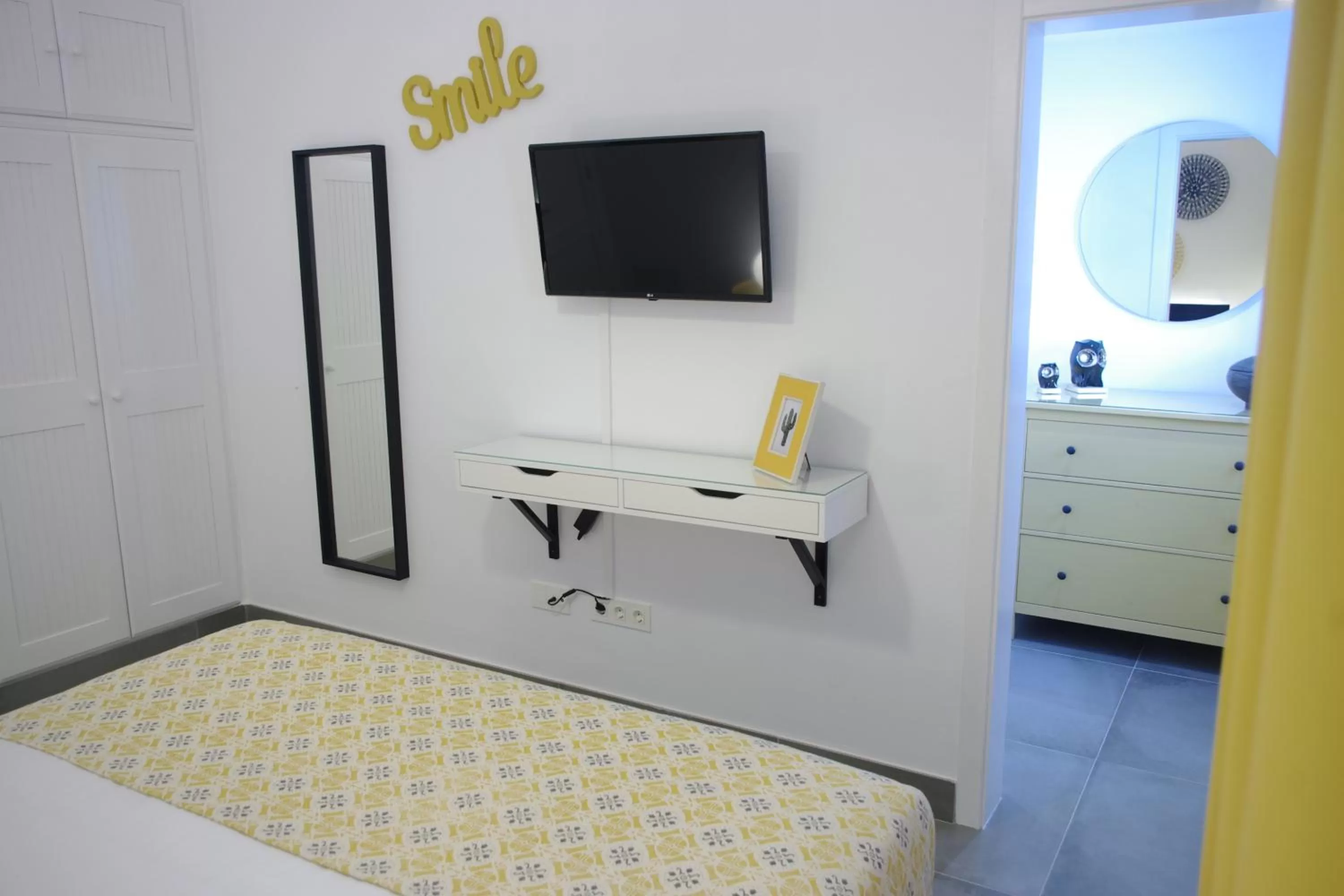 Photo of the whole room, Bed in MAGMA Rooms Playa Honda