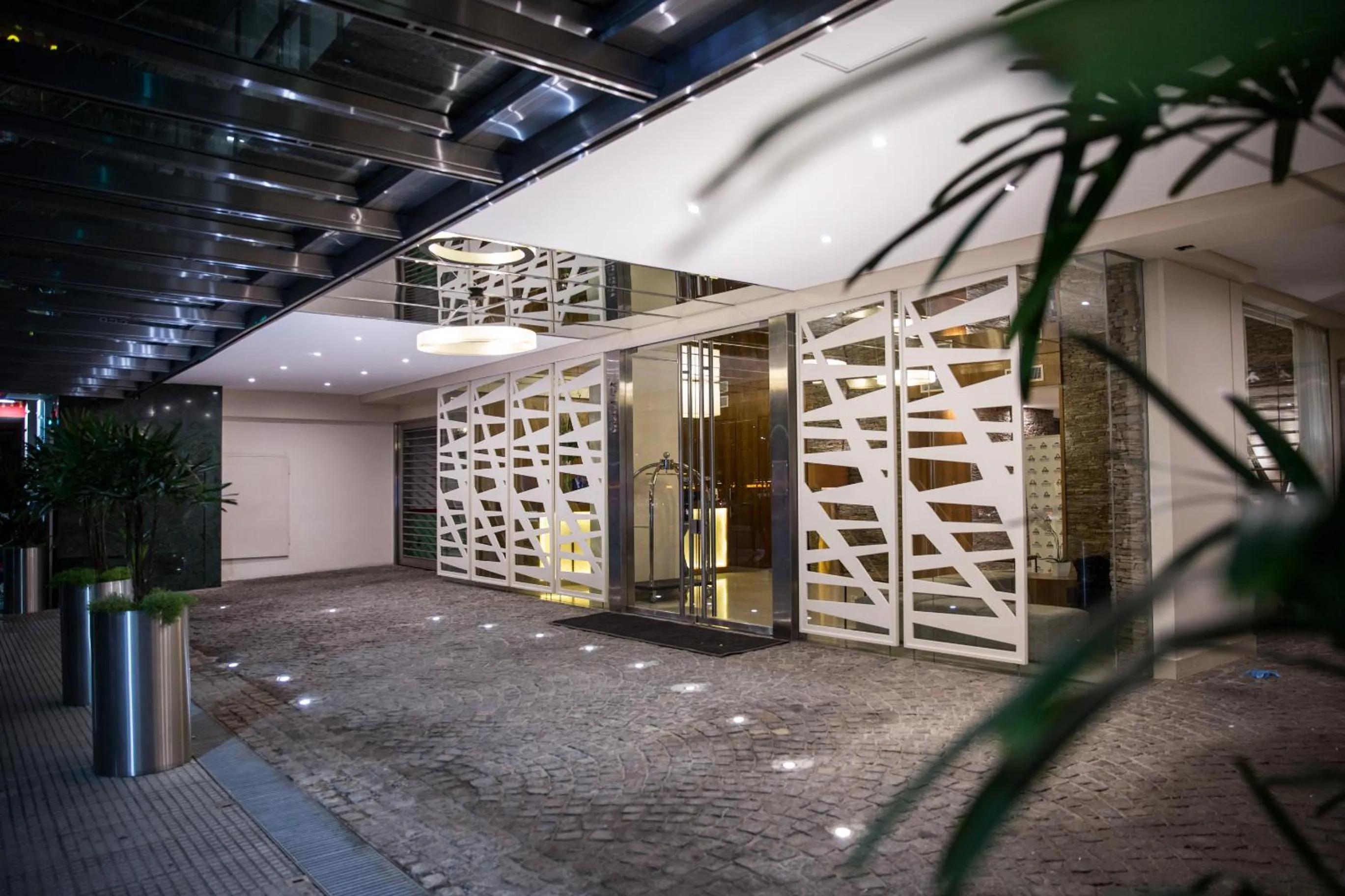 Facade/entrance in Howard Johnson Plaza Buenos Aires