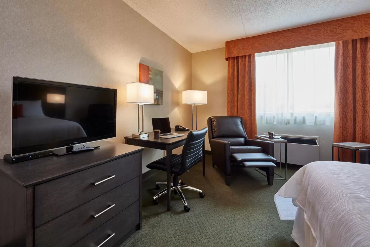 Seating area, Bed in Travelway Inn Sudbury