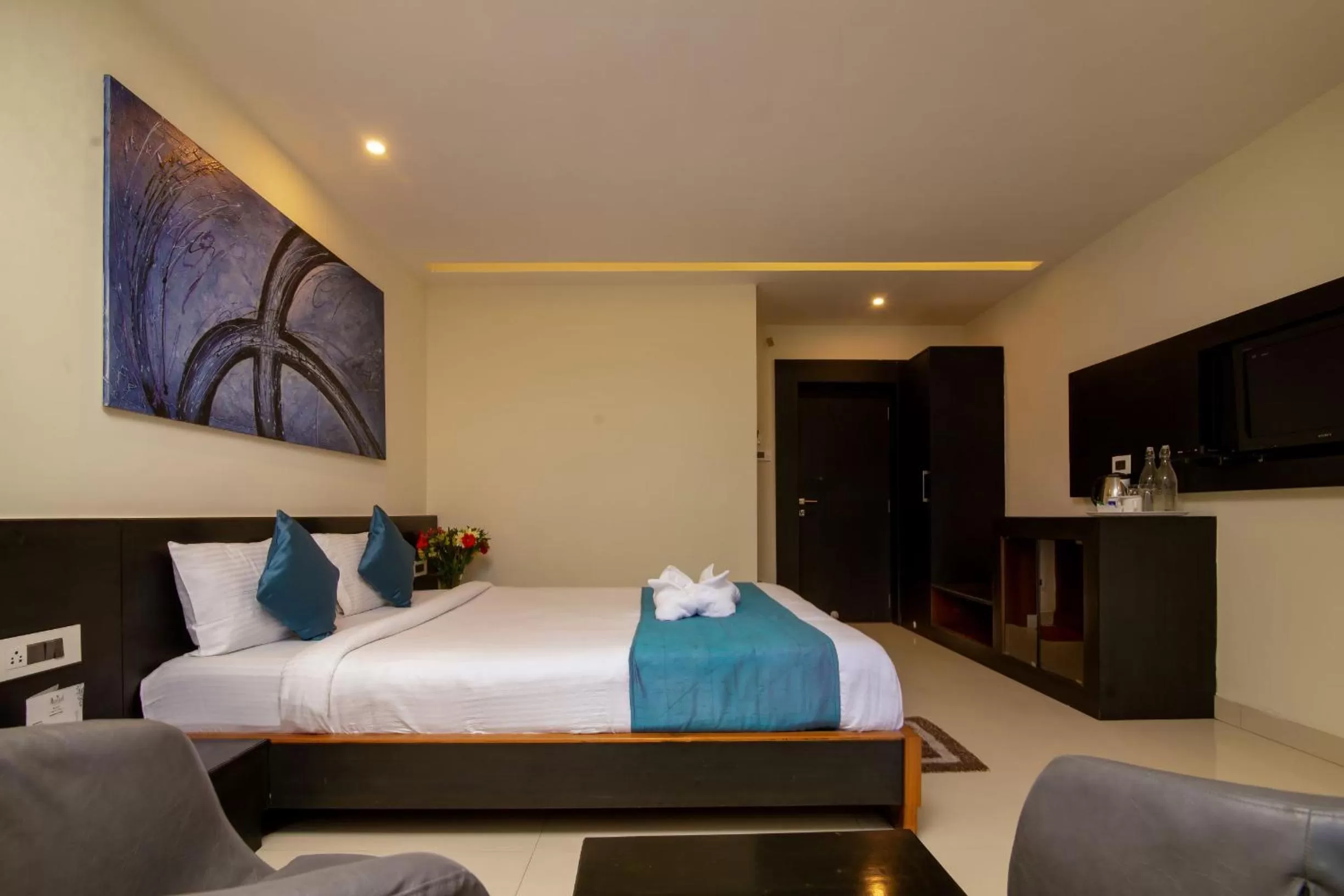 Bed in Muscatel Yavachi - 400 Mts from MG Marg