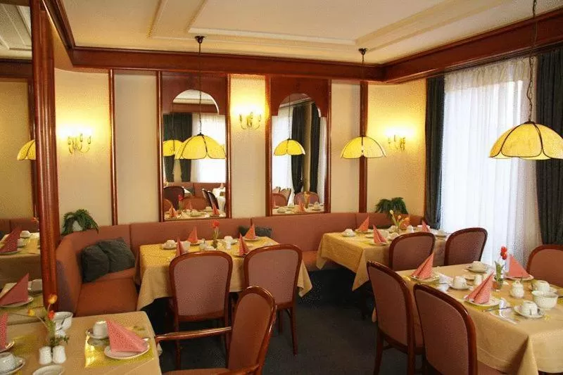 Restaurant/places to eat in Hotel am Schelztor