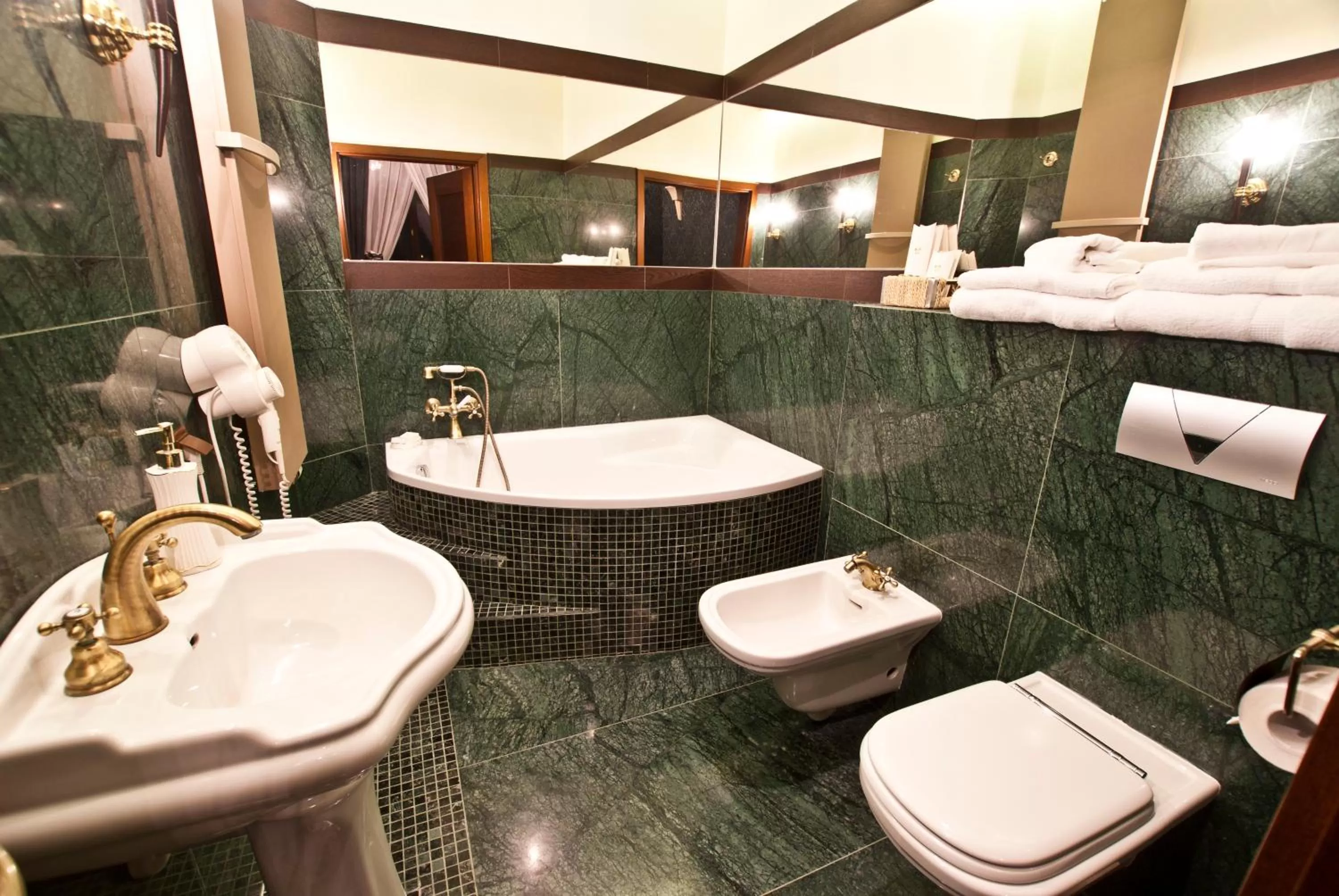 Shower, Bathroom in Zamek Uniejów