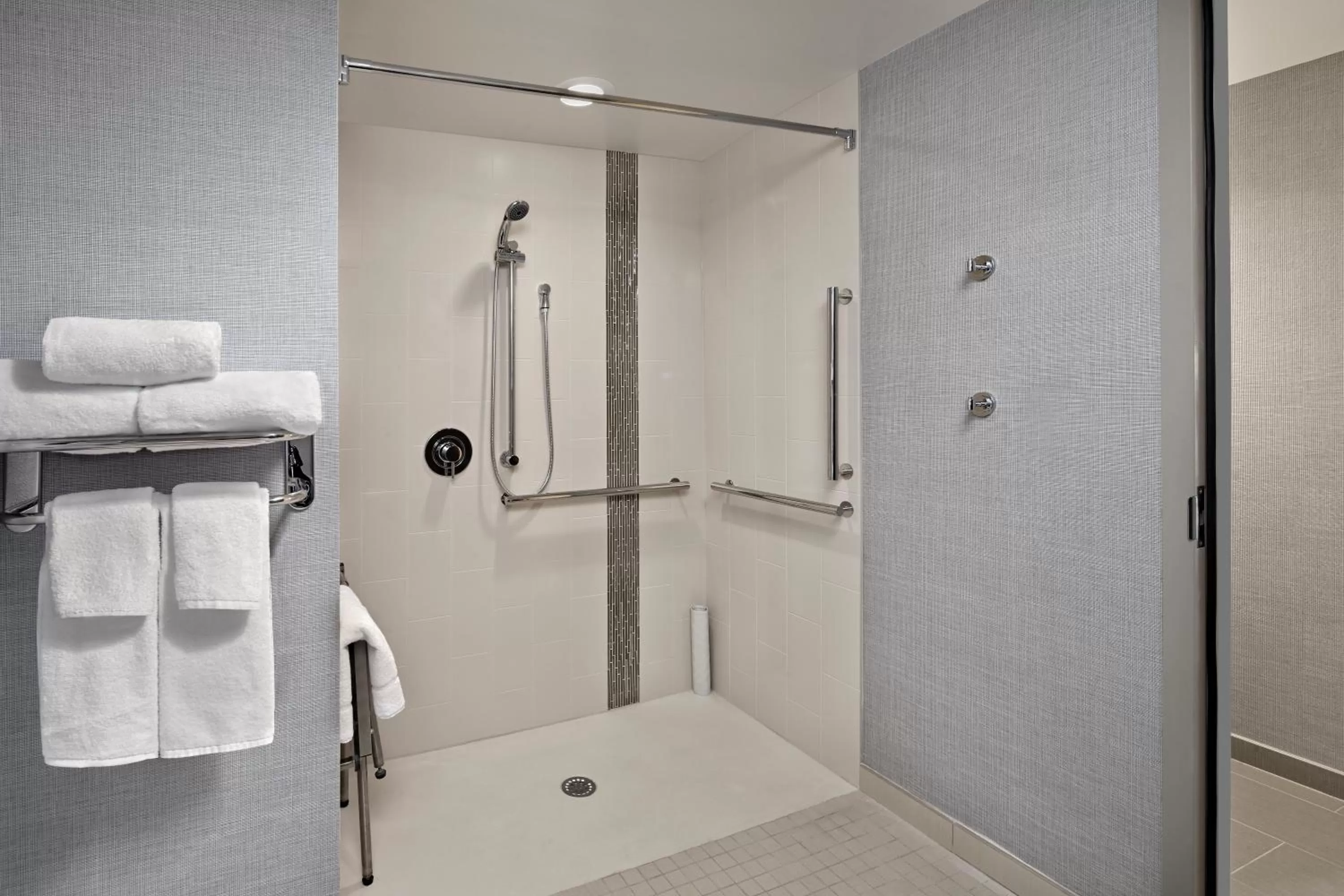 Shower in Hyatt Place Warwick/Providence Airport