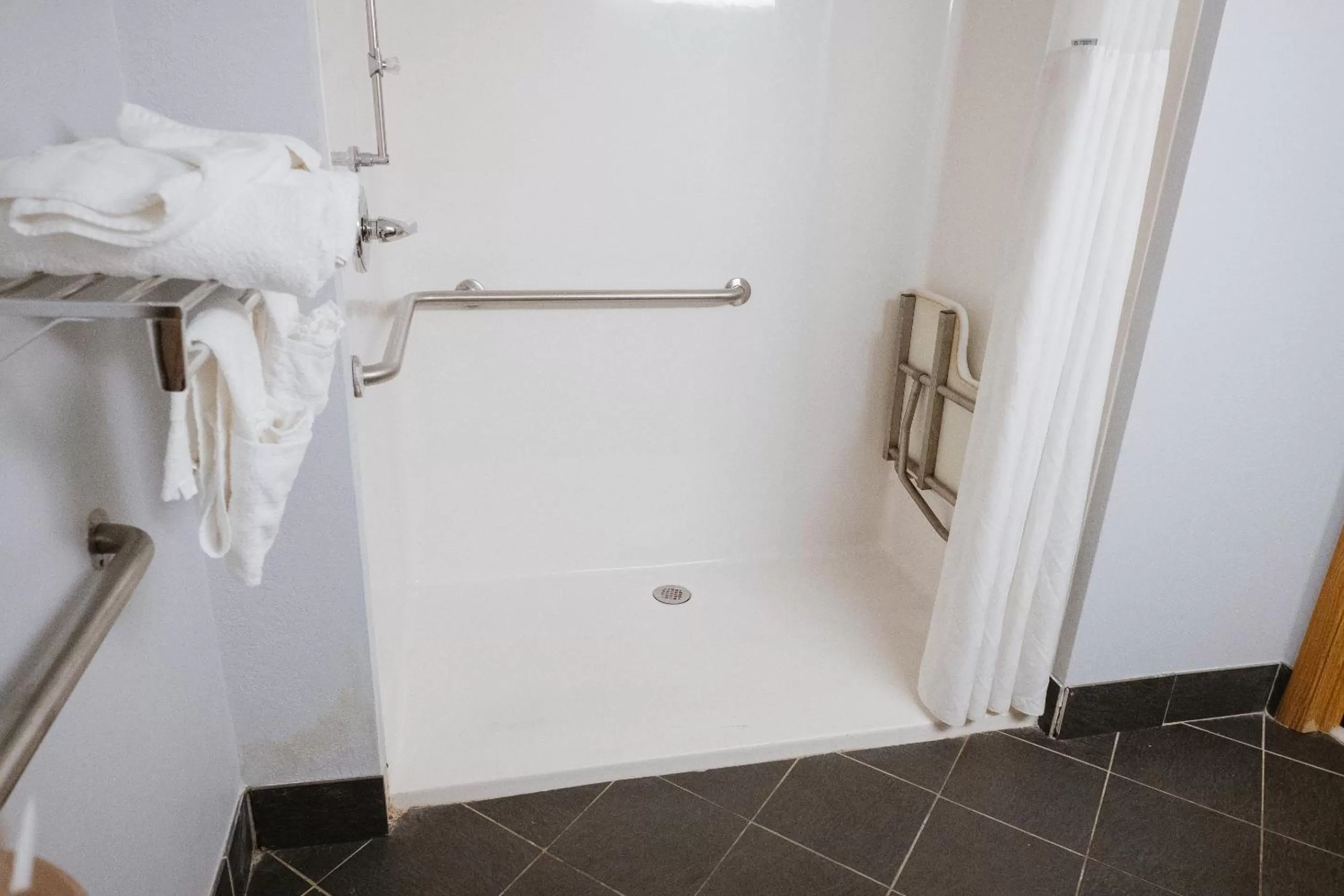 Bathroom in Envi Boutique Hotel Henderson-Evansville South