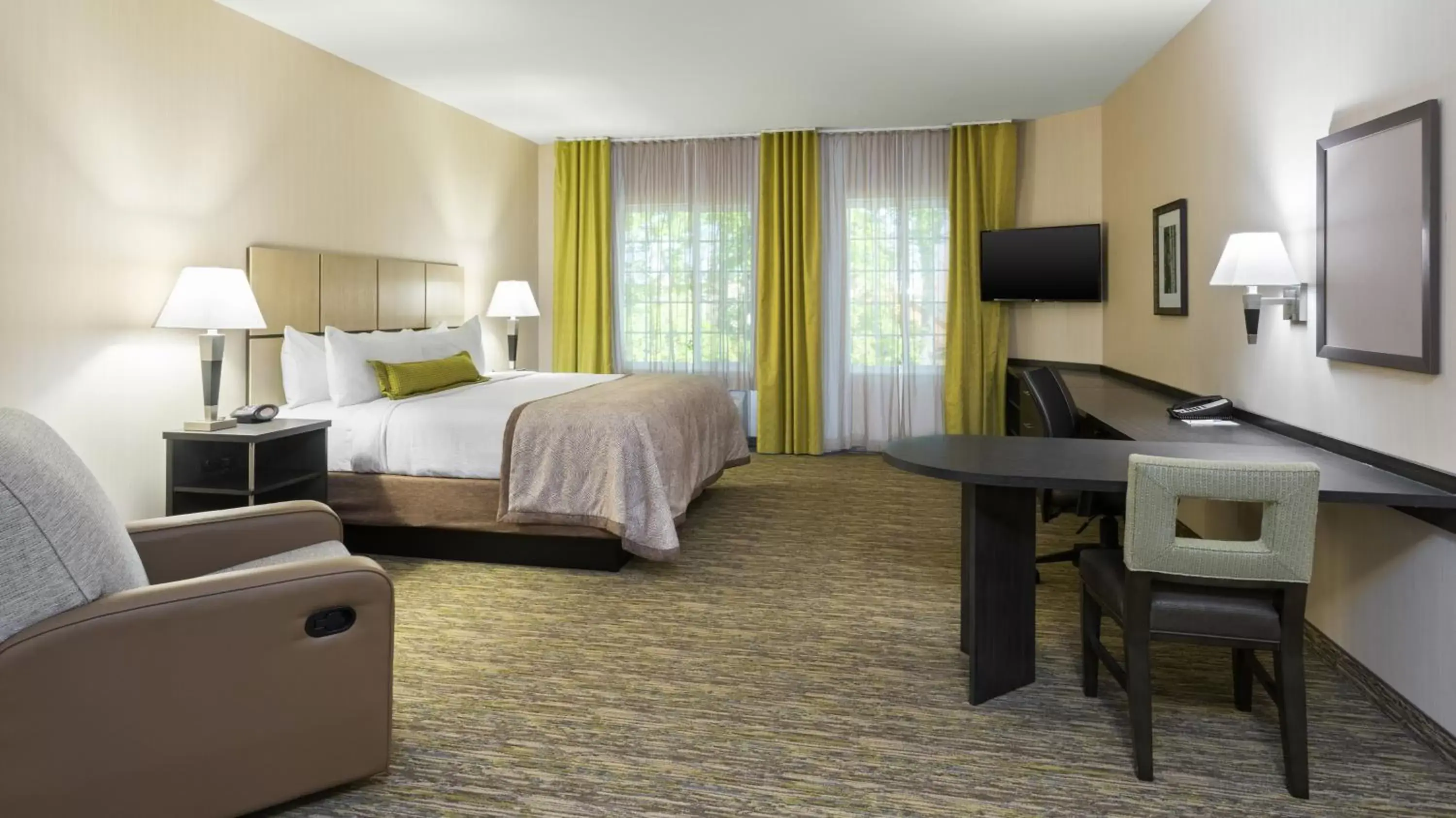 One-Bedroom King Room - Hearing Accessible in Candlewood Suites Grove City - Outlet Center by IHG One-Bedroom King Room - Hearing Accessible in Candlewood Suites Grove City - Outlet Center by IHG