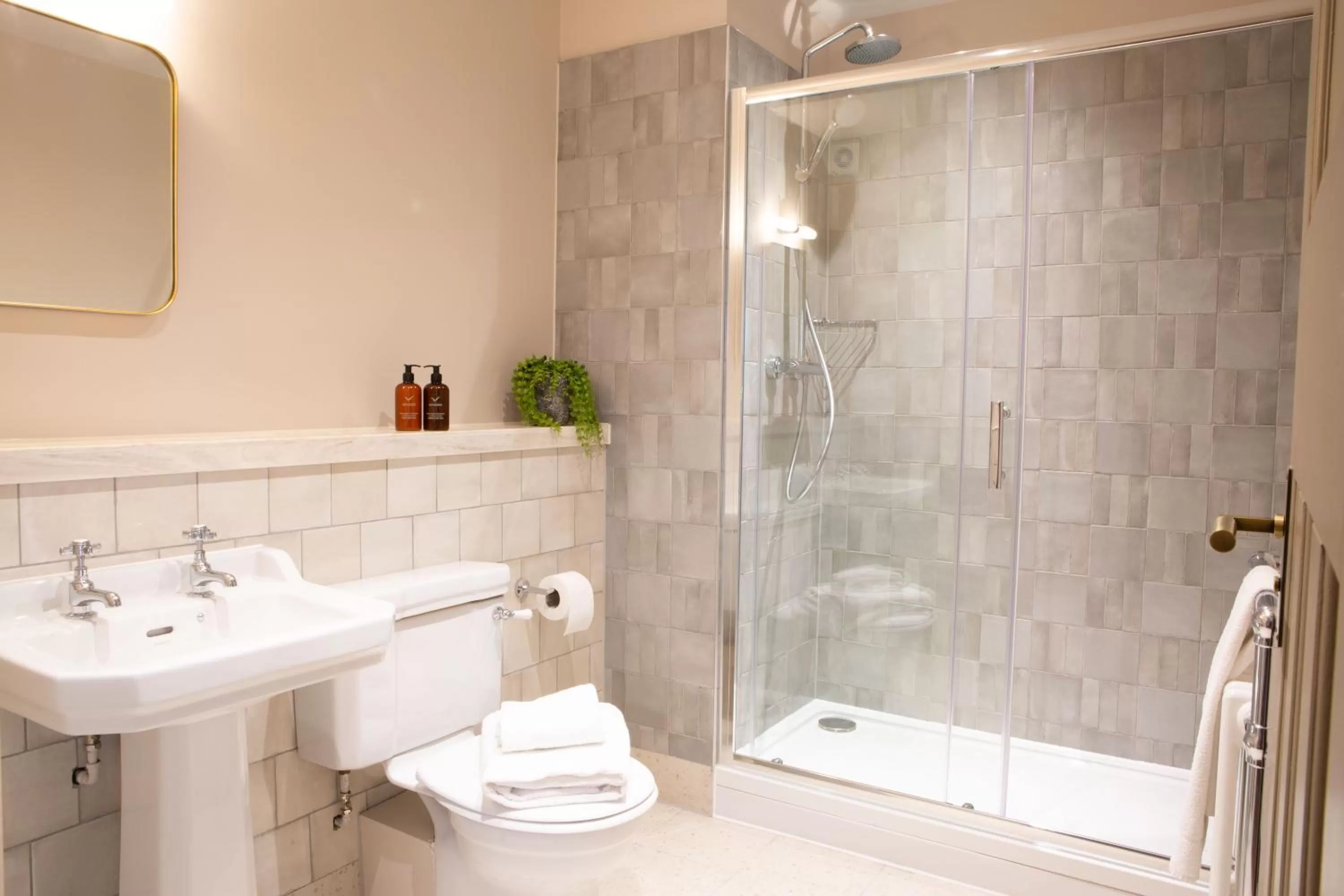 Shower in The Tempest Arms