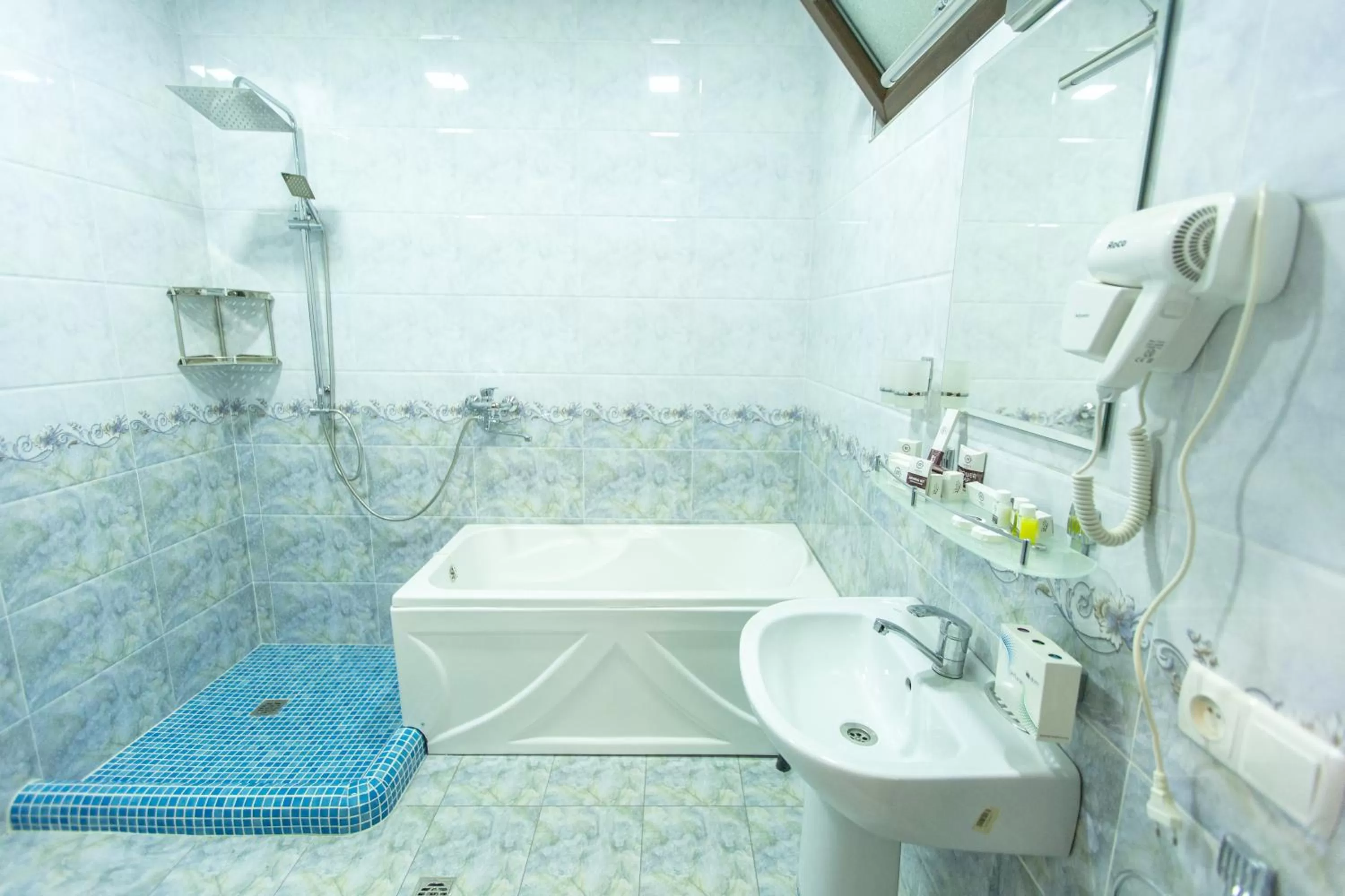 Shower in Mirzo Boutique Hotel