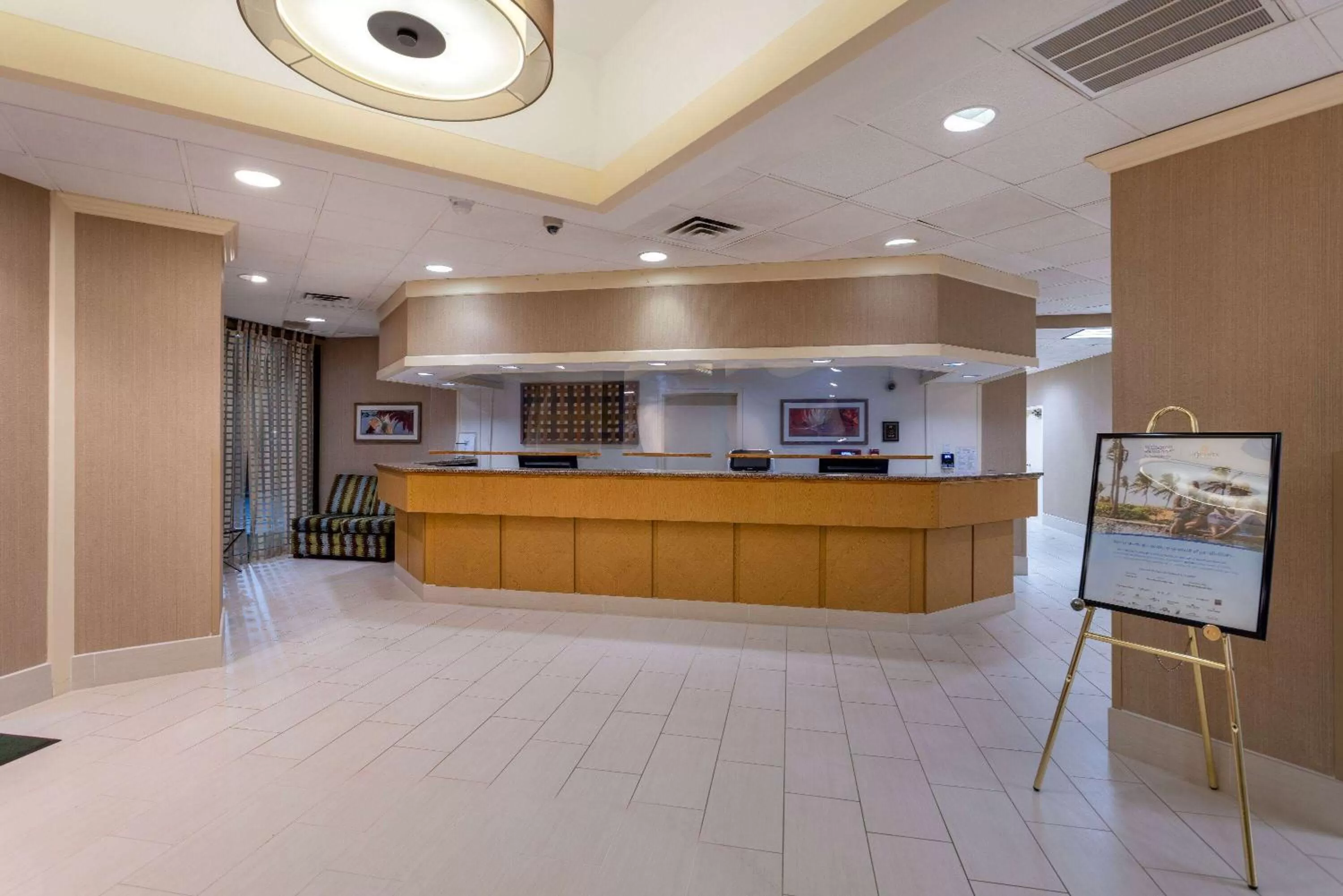 Lobby or reception in La Quinta by Wyndham Kingsport Tri Cities Airport