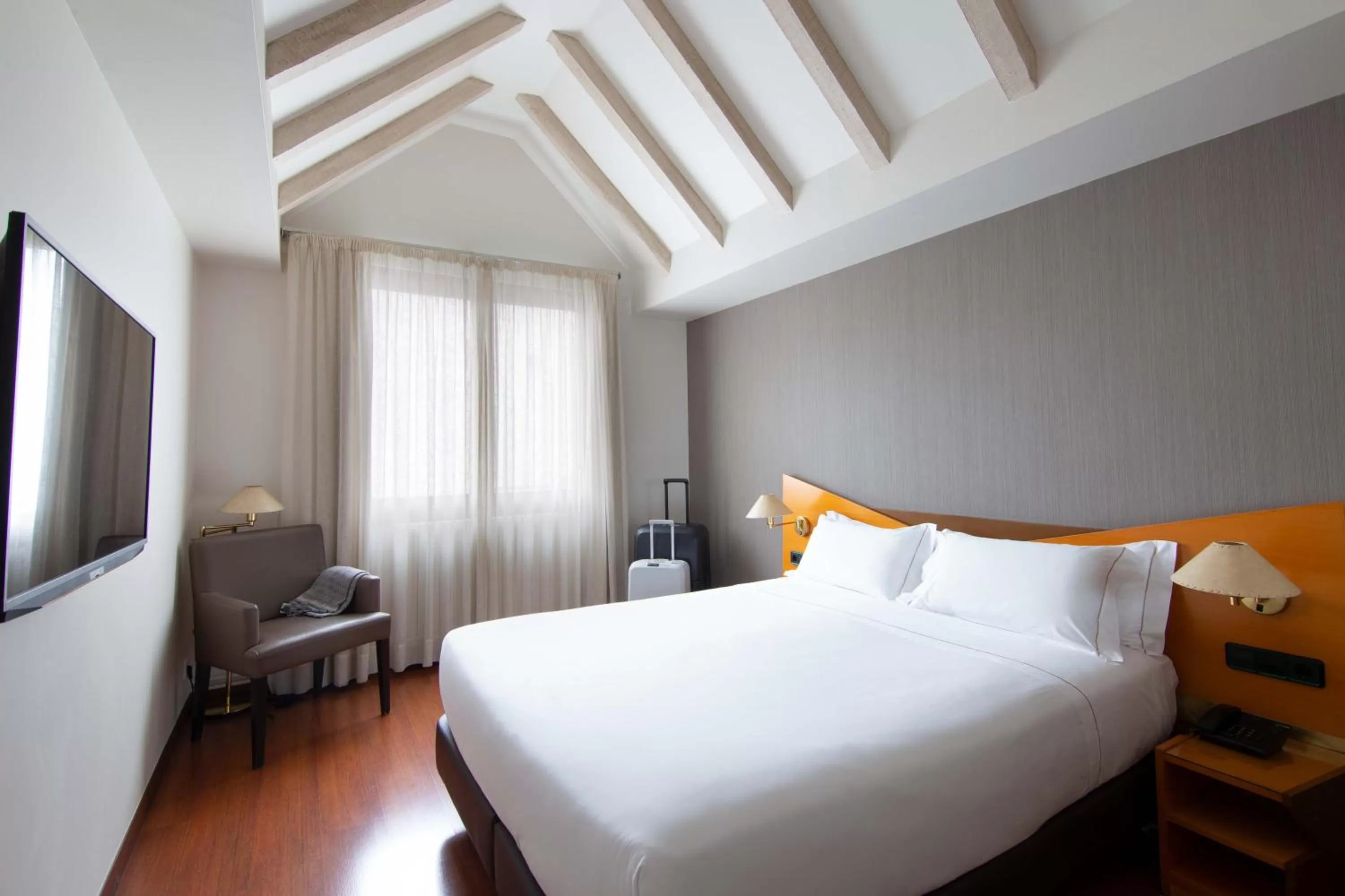 Property building, Bed in Hotel de l'Isard