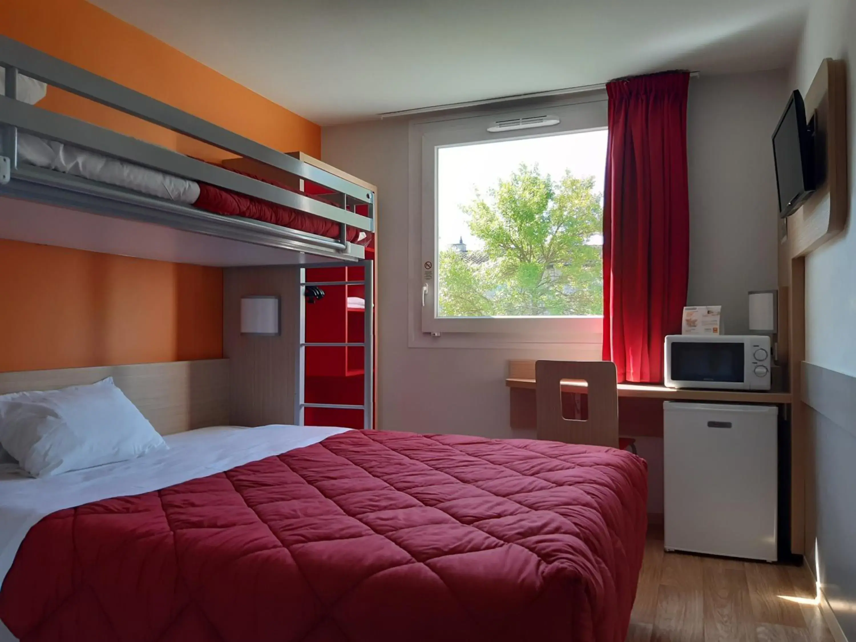 1 Double Bed 3 Single Beds - Essentiel Plus Room in Premiere Classe Reims Nord - Bétheny 1 Double Bed 3 Single Beds - Essentiel Plus Room in Premiere Classe Reims Nord - Bétheny