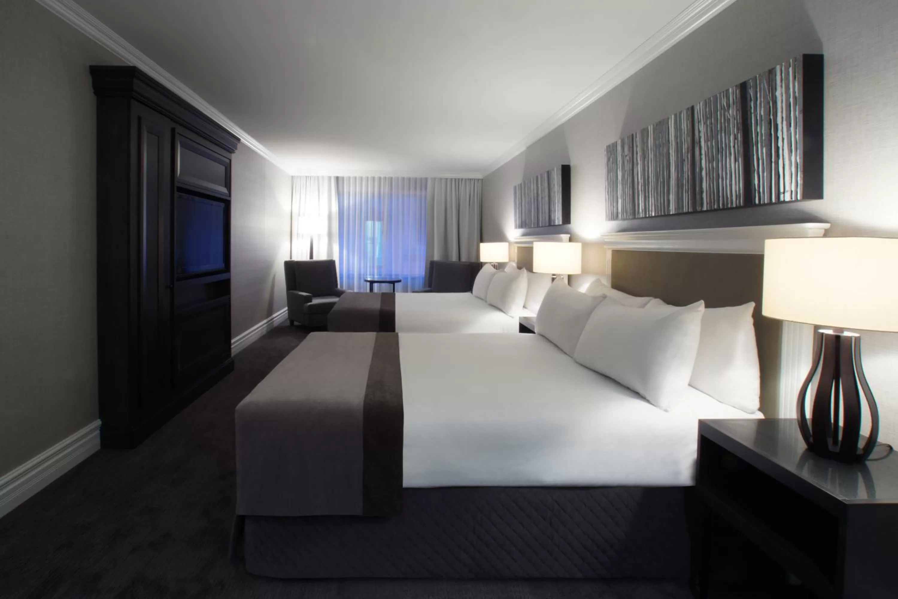 Bed in Hotel Manoir Victoria