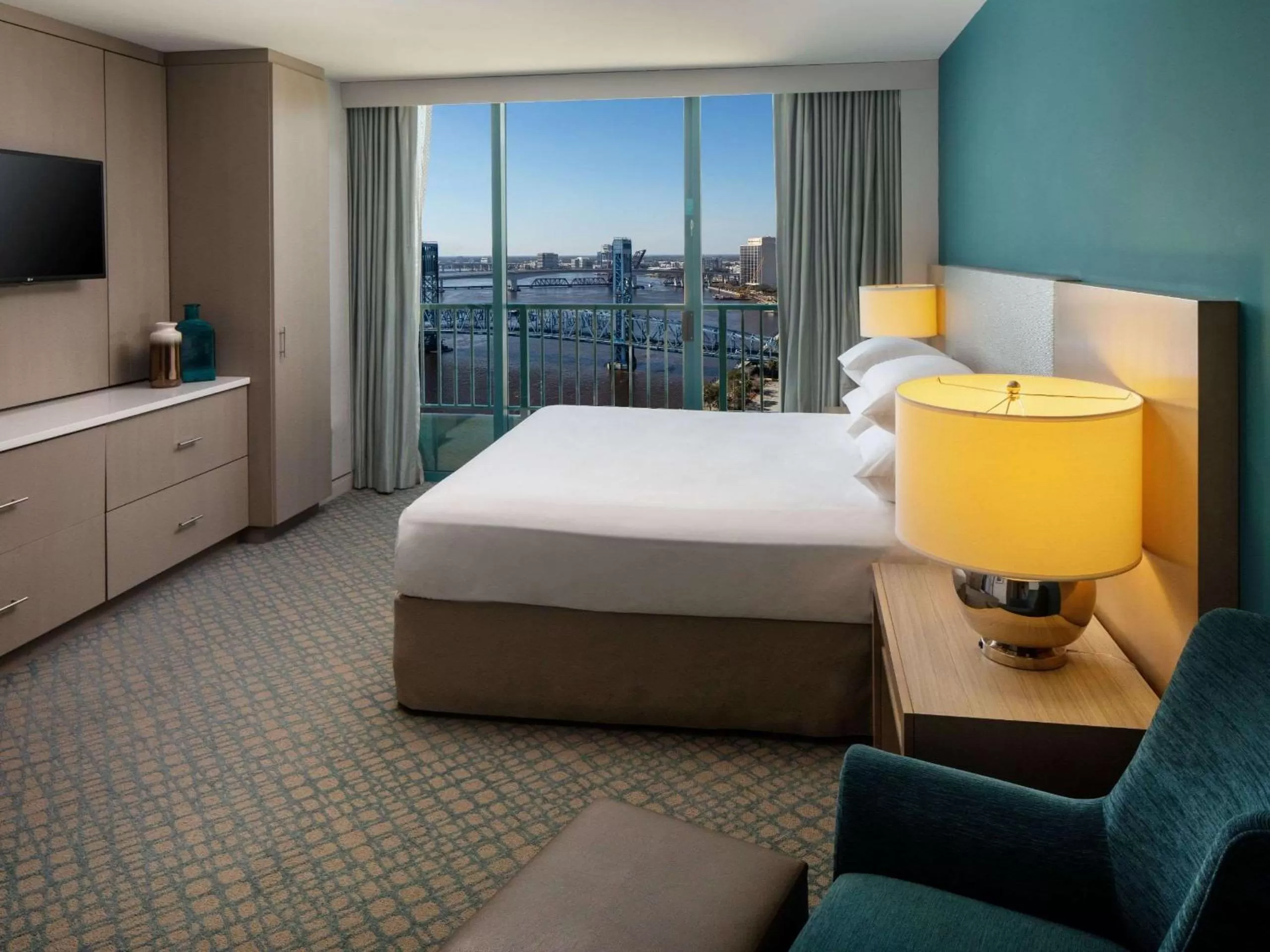 Photo of the whole room, Bed in Hyatt Regency Jacksonville Riverfront