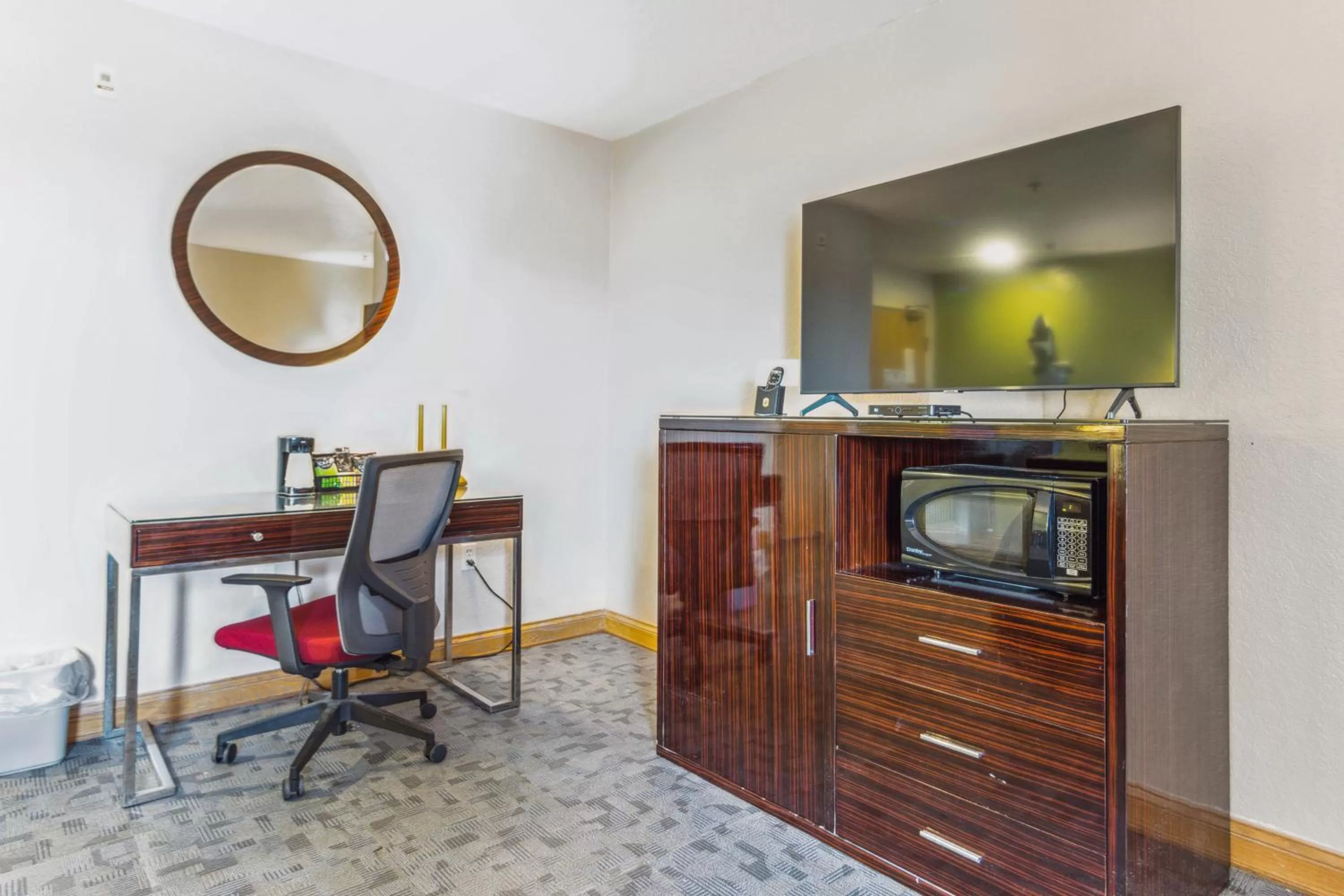 TV and multimedia in Super 8 by Wyndham Uniontown PA