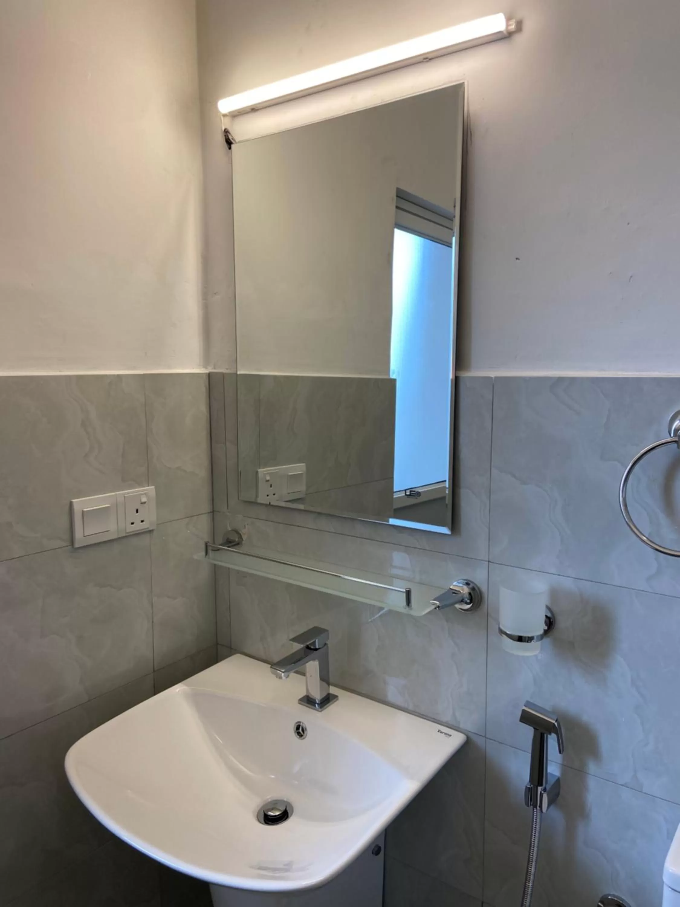 Bathroom in White Lodge