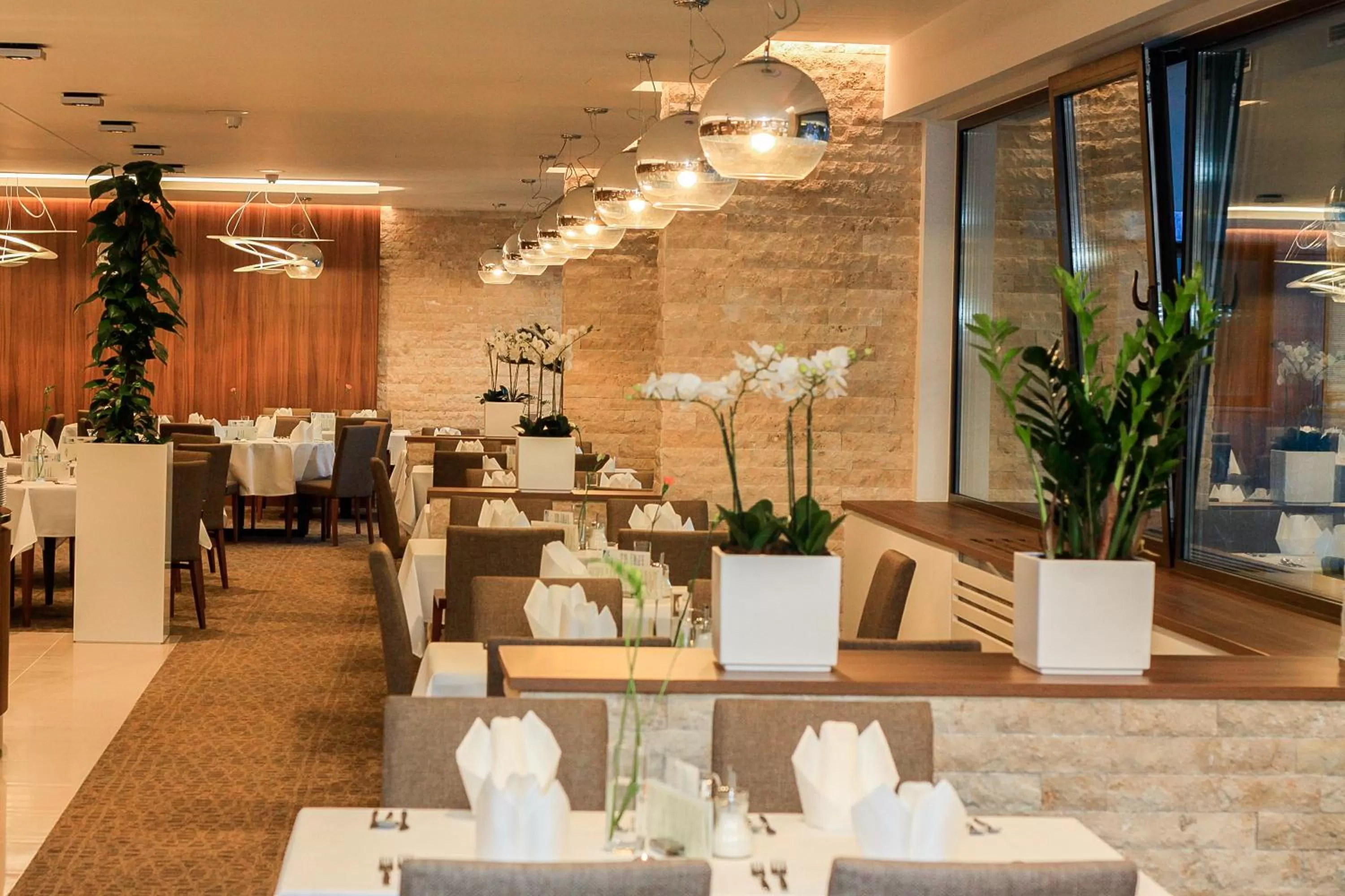 Restaurant/places to eat in Ensana Esplanade