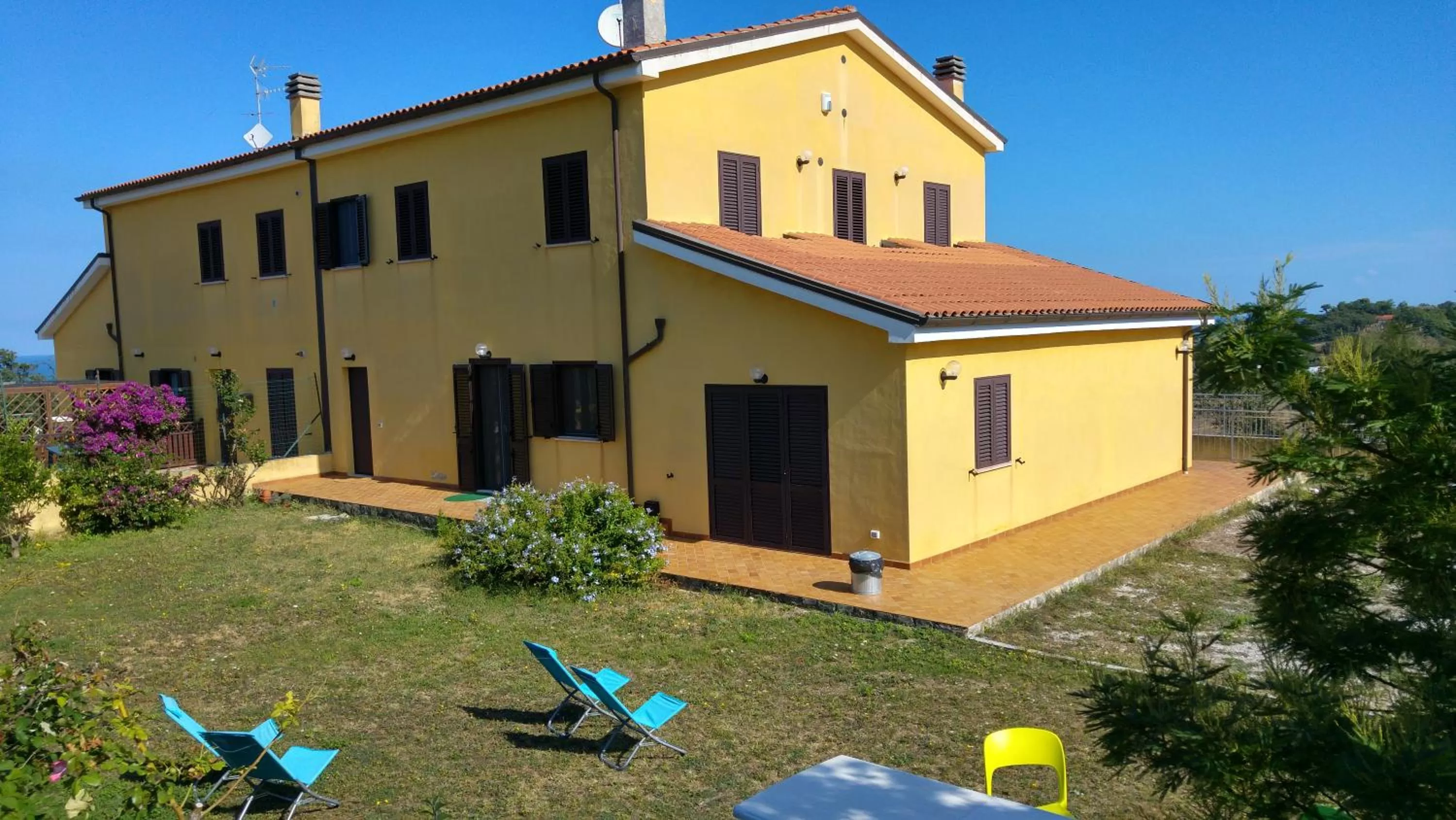 Property building in Vistazzurra B&B