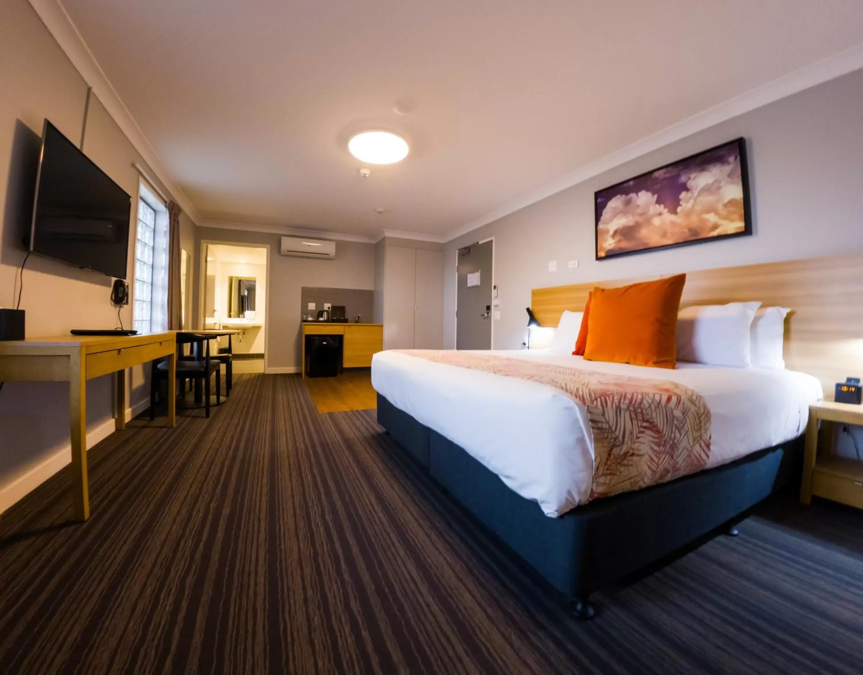 King Room - Accessible Room in Potters Toowoomba Hotel King Room - Accessible Room in Potters Toowoomba Hotel