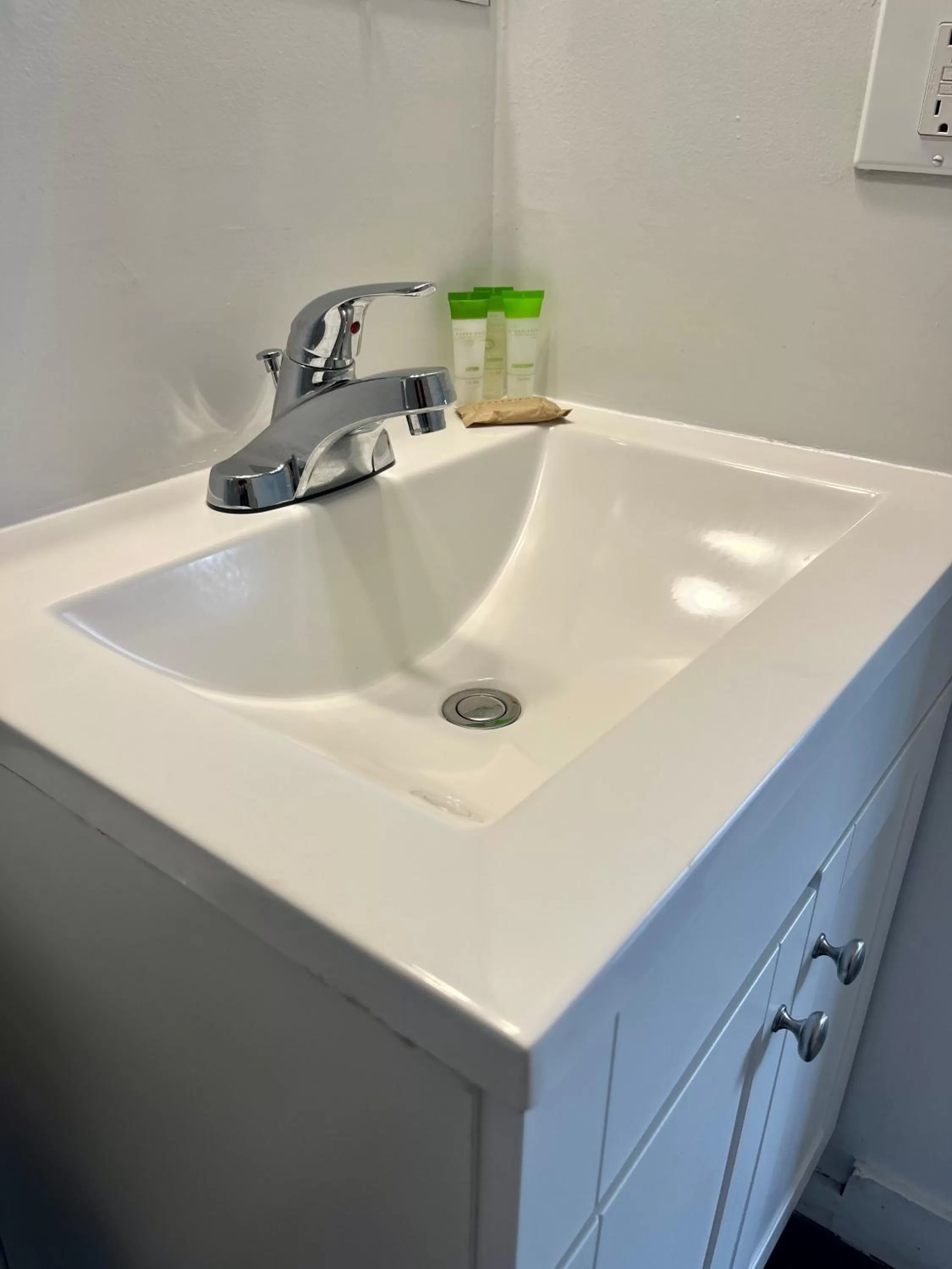 Bathroom in Anavada Inn & Suites - Prince George