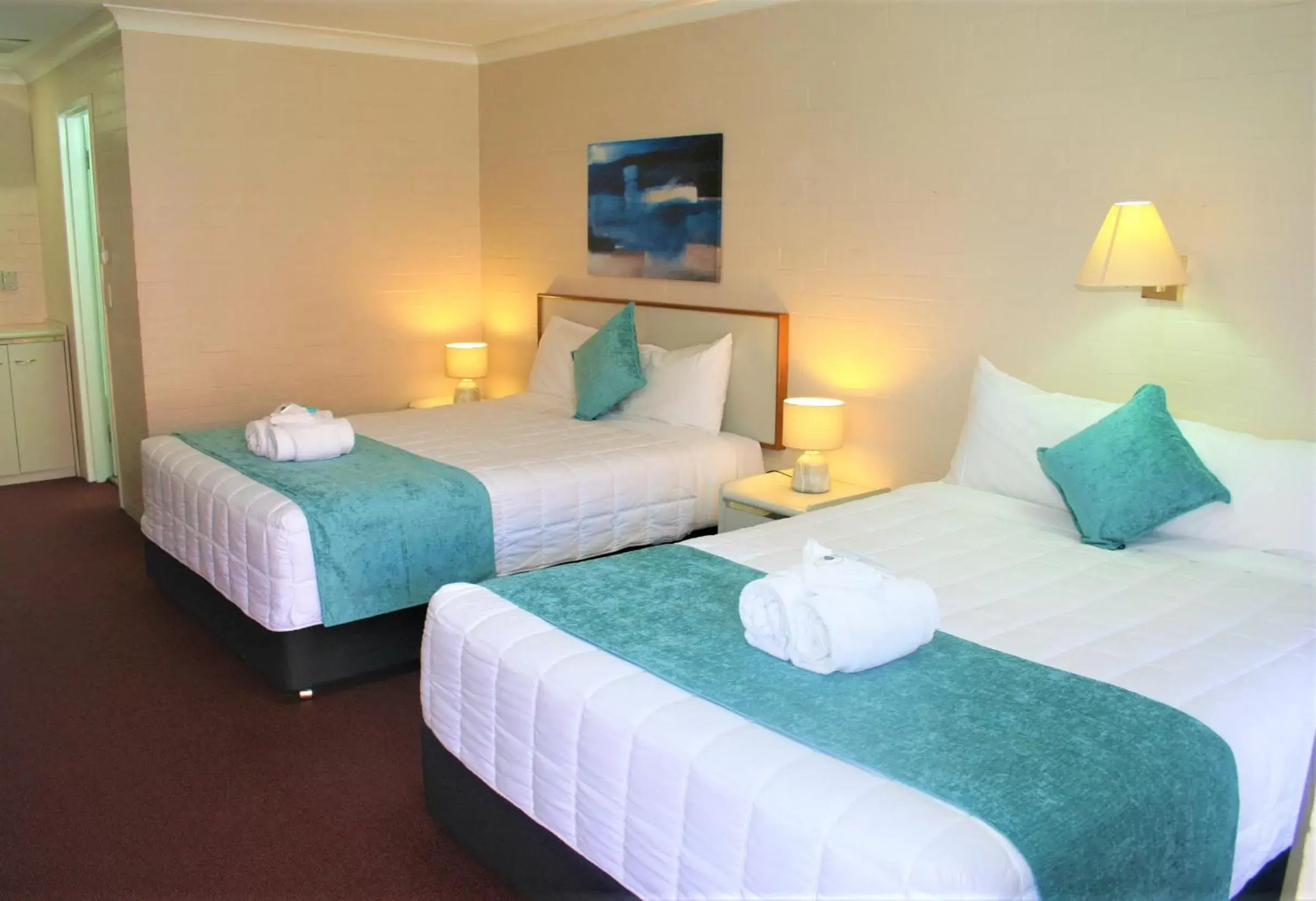 Standard Queen Room with Two Queen Beds in Club Motel Armidale Standard Queen Room with Two Queen Beds in Club Motel Armidale