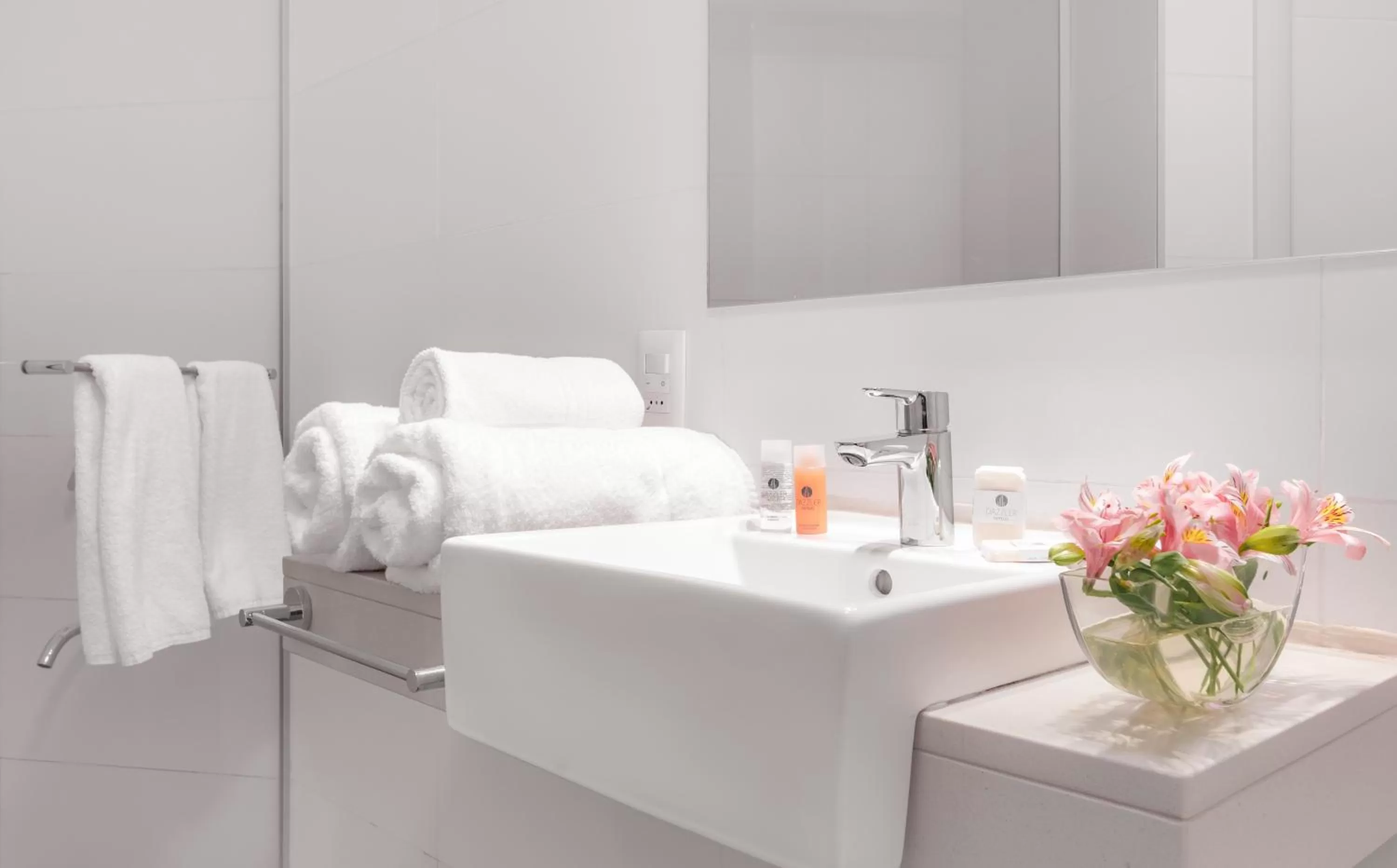 Bathroom, Bed in Dazzler by Wyndham Colonia