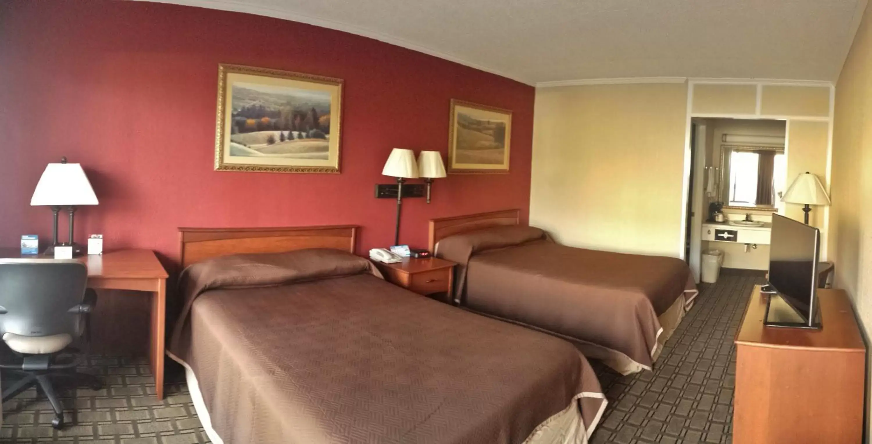 Double Room with Two Double Beds - Smoking in Travelodge by Wyndham Beckley Double Room with Two Double Beds - Smoking in Travelodge by Wyndham Beckley