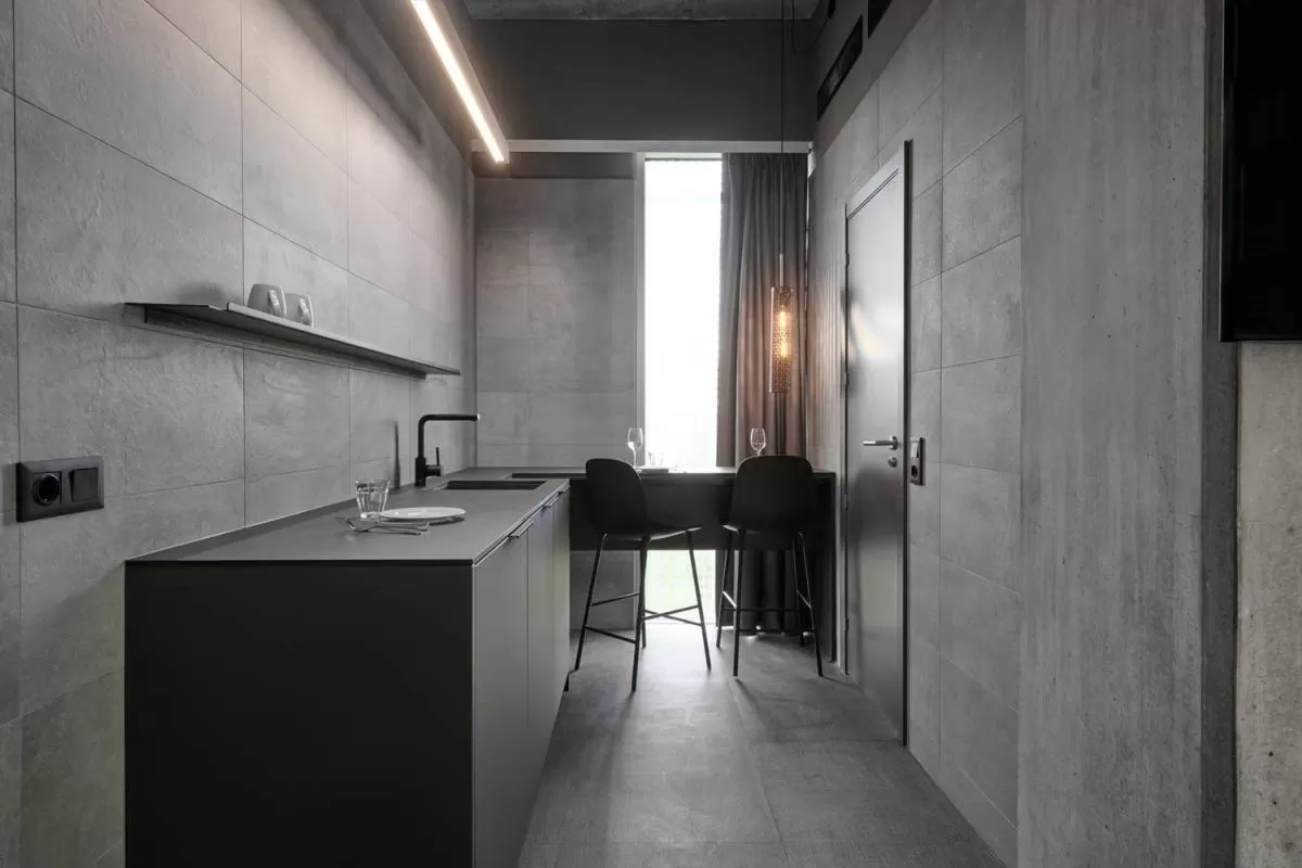 Kitchen or kitchenette in Zleep Madrid Airport