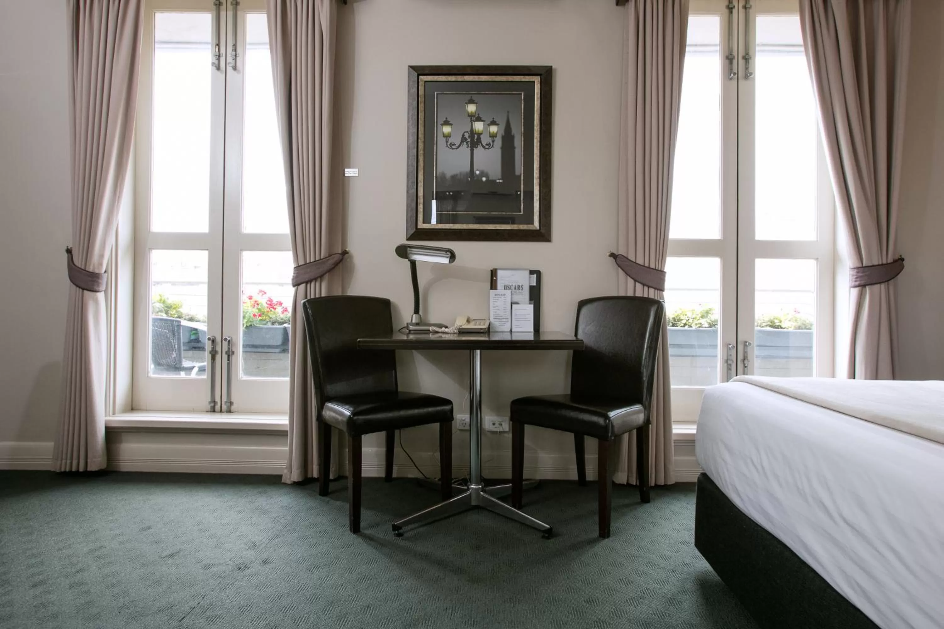 Living room, Seating Area in Oscars Hotel and Cafe Bar