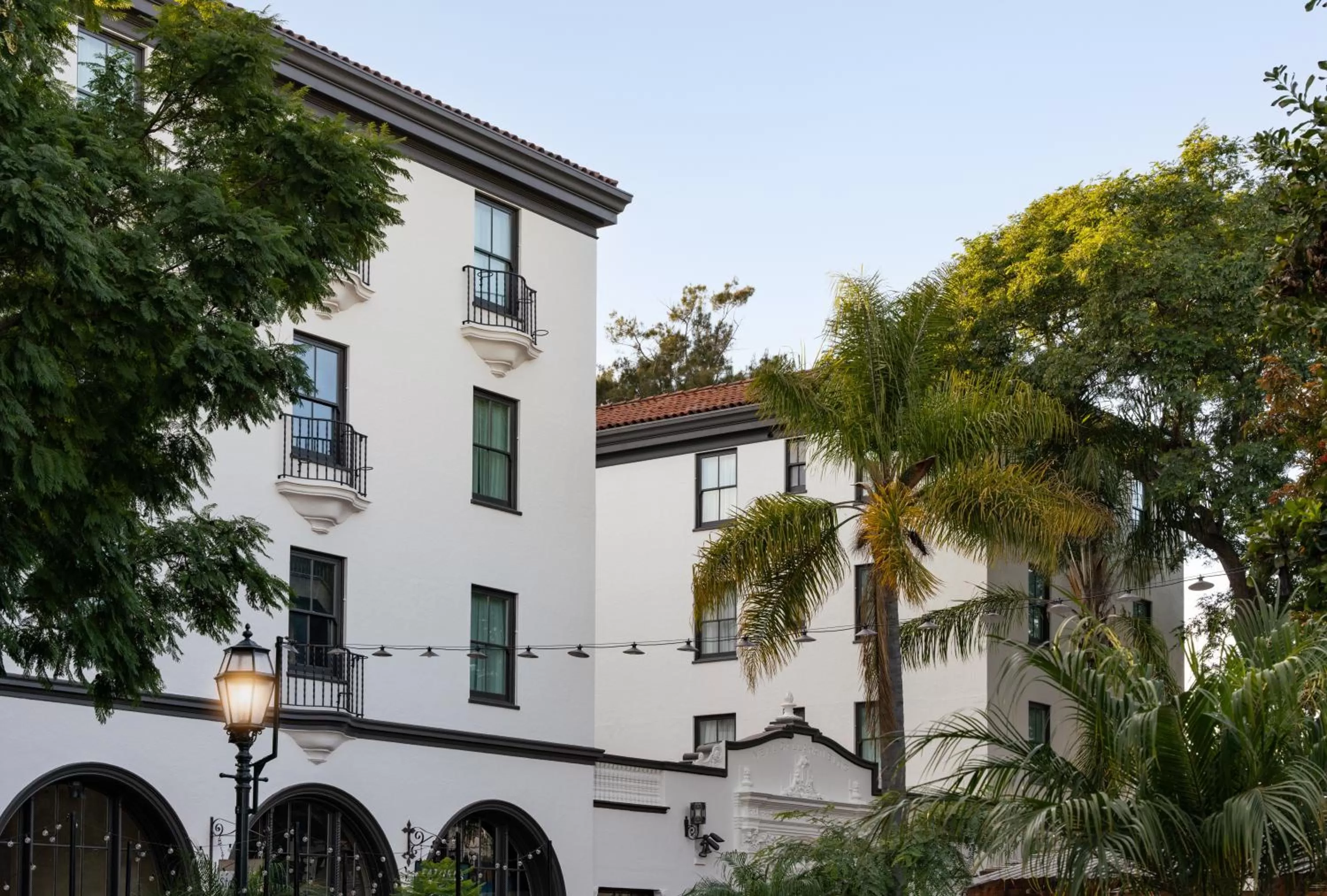 Property building in Hotel Santa Barbara