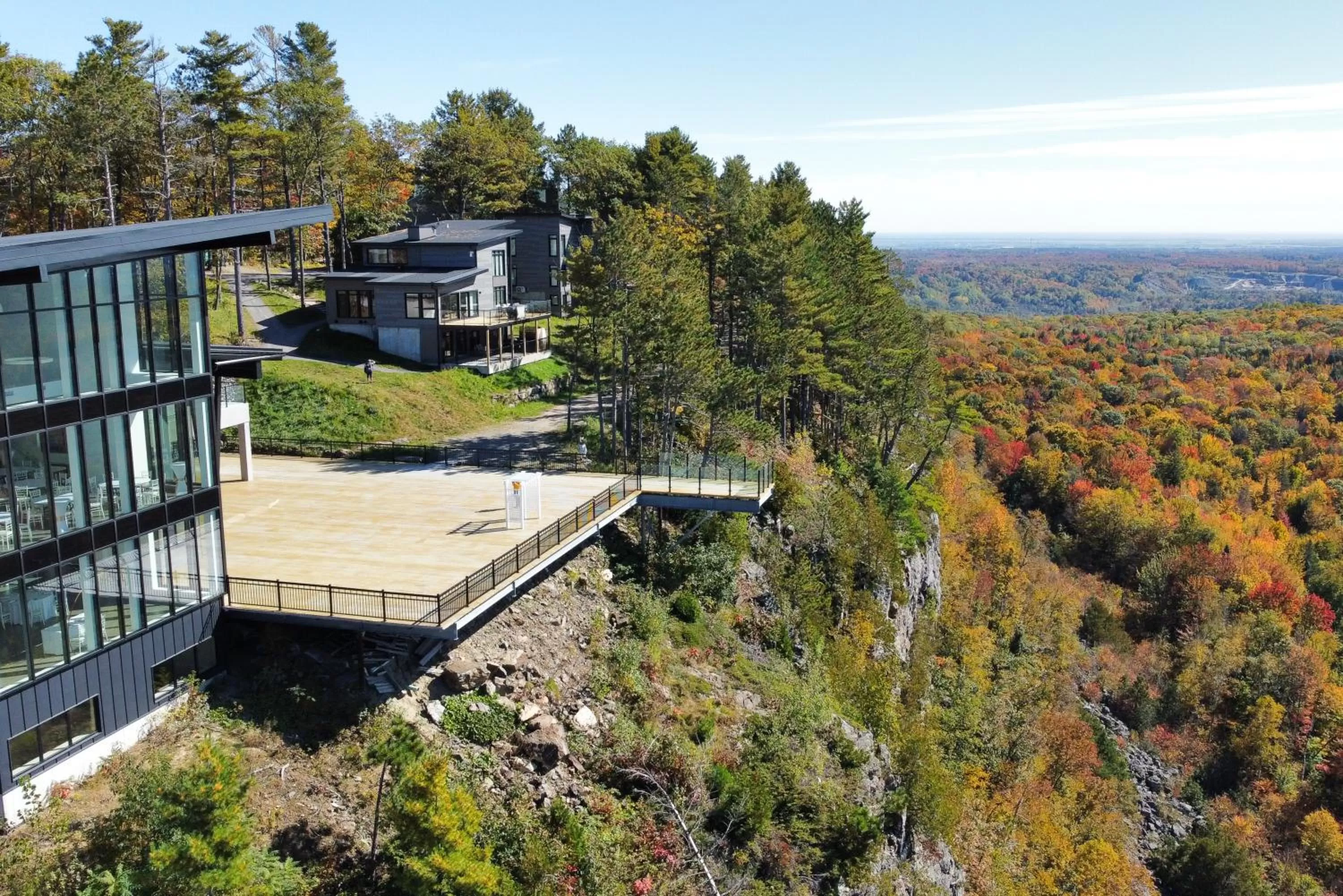 Garden view in Auberge de la Montagne Coupée