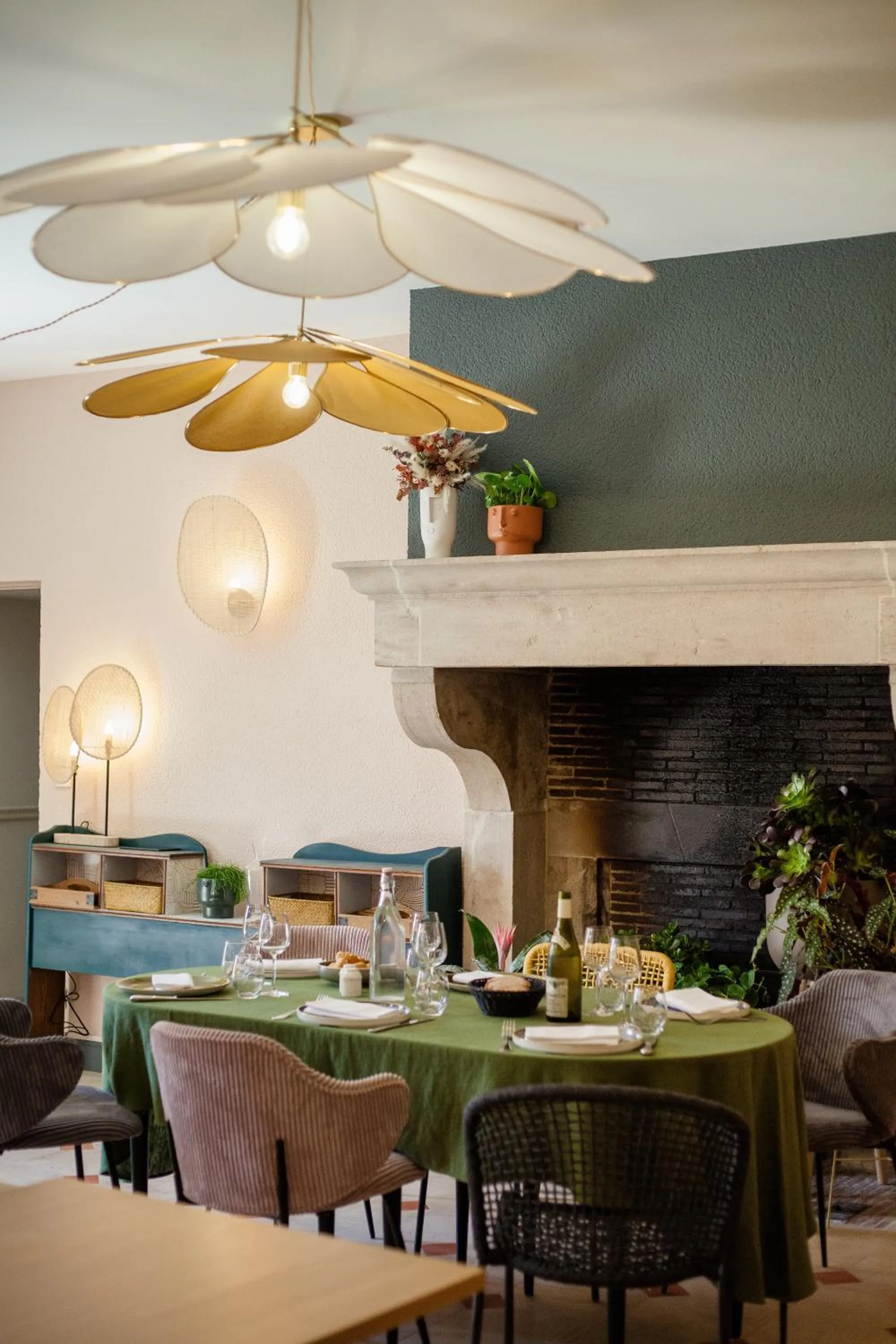 Restaurant/places to eat in Logis Hostellerie des Clos et restaurant Bistrot des grands crus et Maison de la tour Chablis