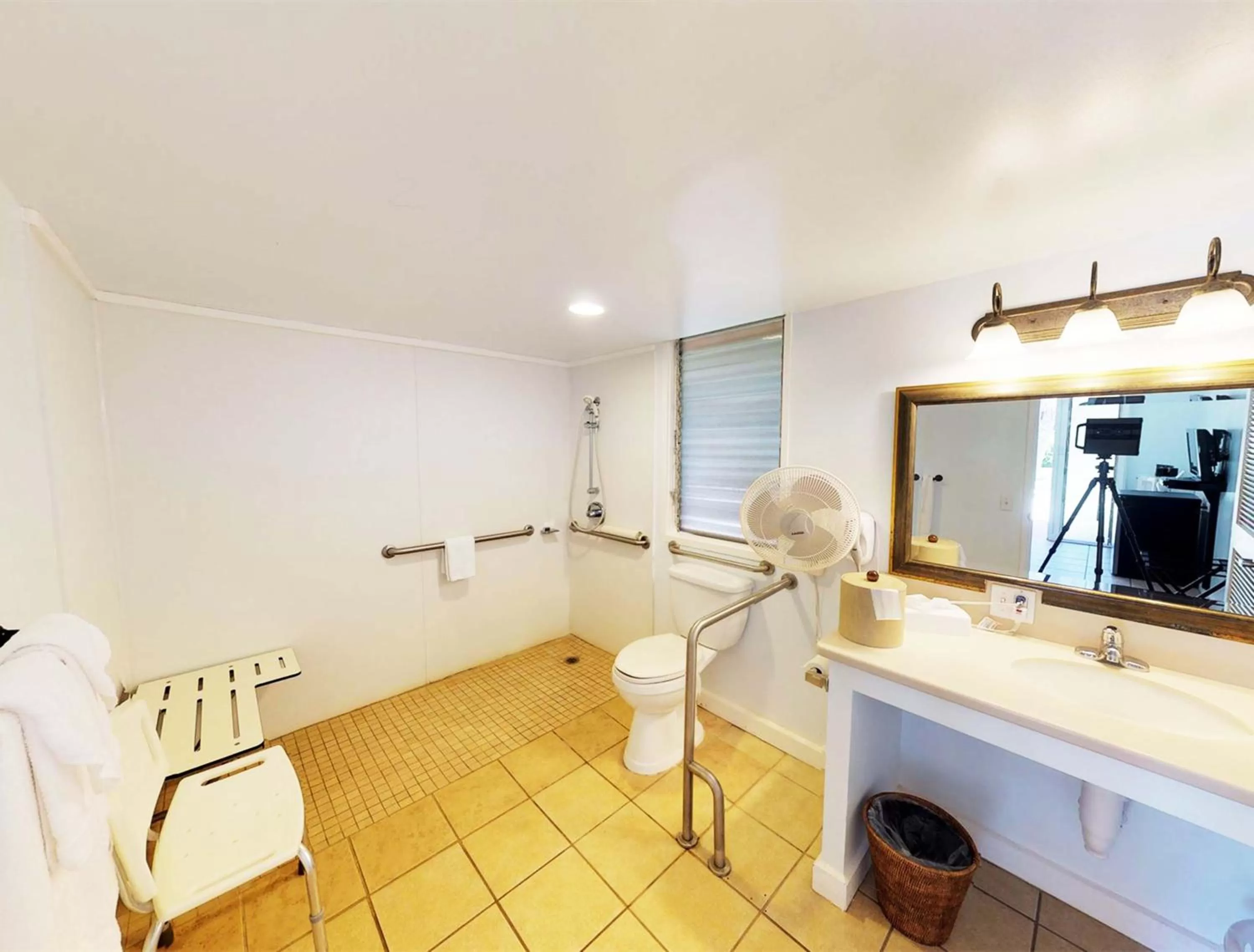 Shower in Hotel Moloka'i