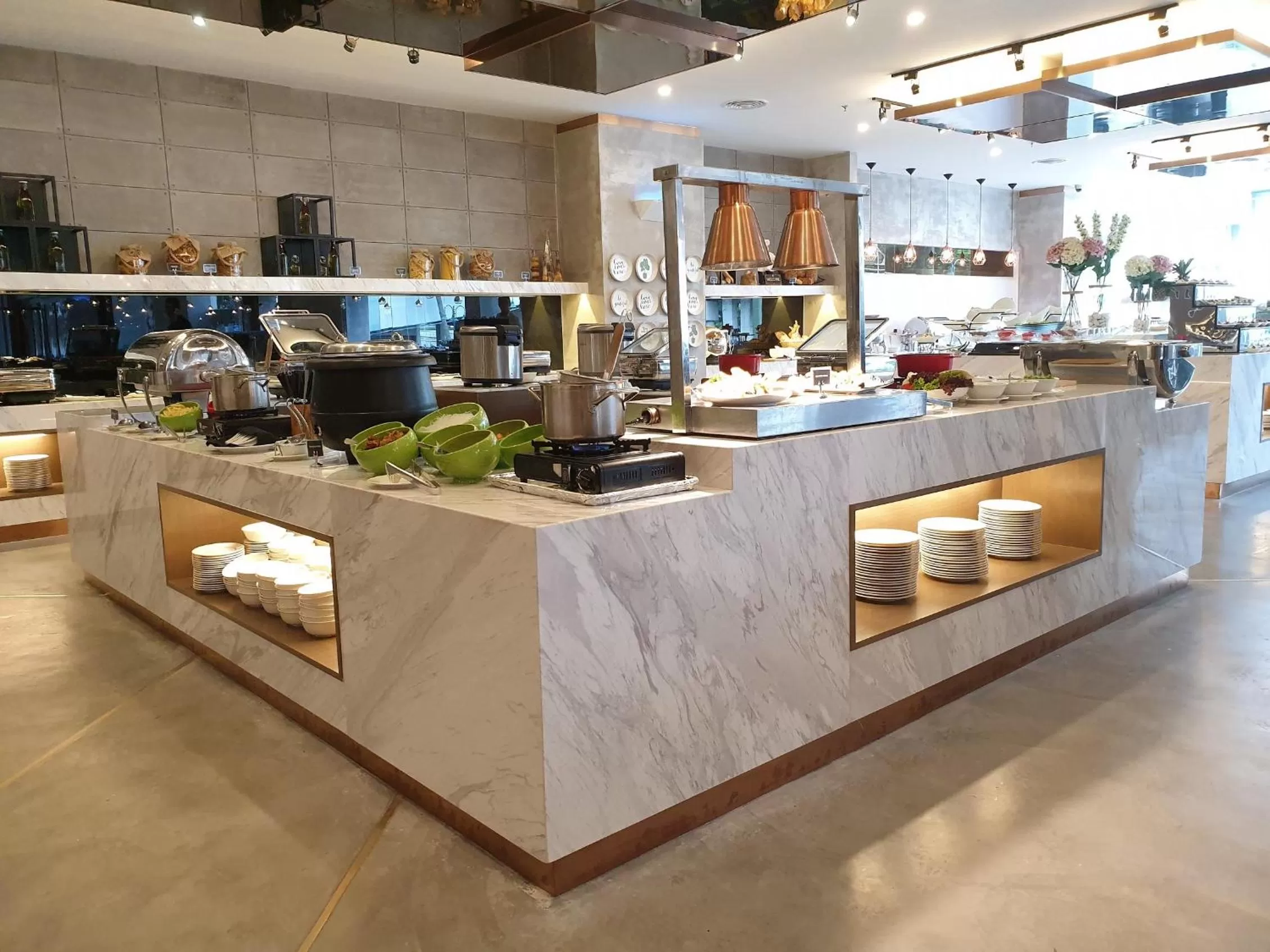 Restaurant/places to eat in Hotel Armada Petaling Jaya