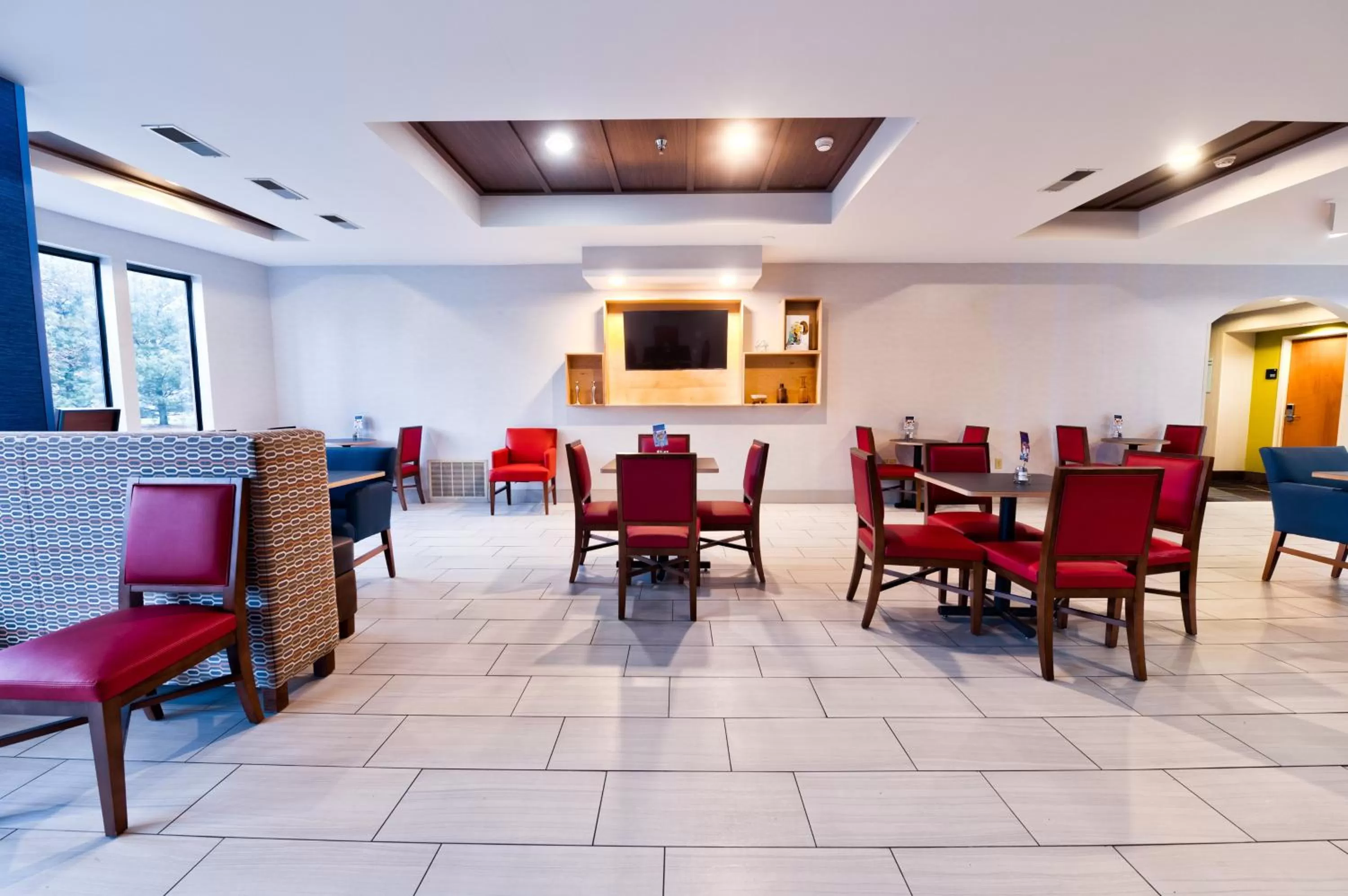 Breakfast in Holiday Inn Express Hotel & Suites Goshen by IHG