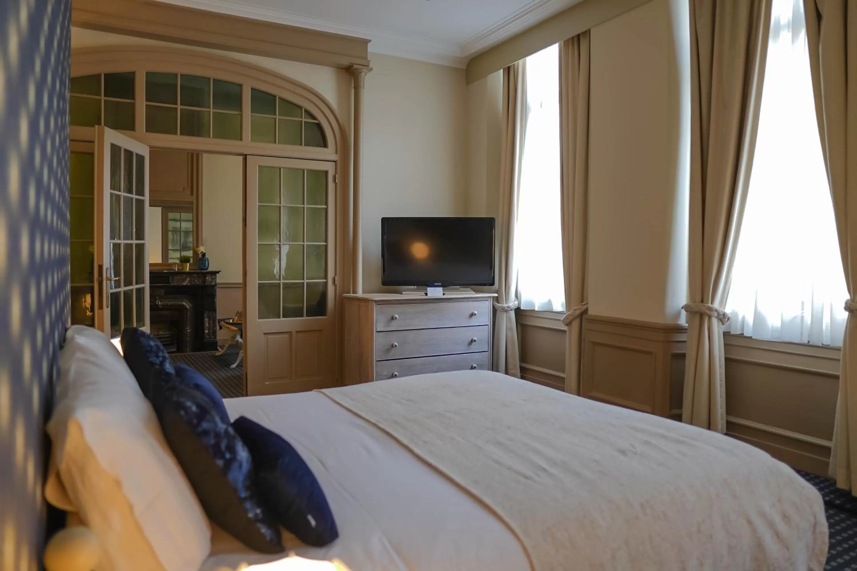 Photo of the whole room, Bed in Hotel de Flandre Ghent