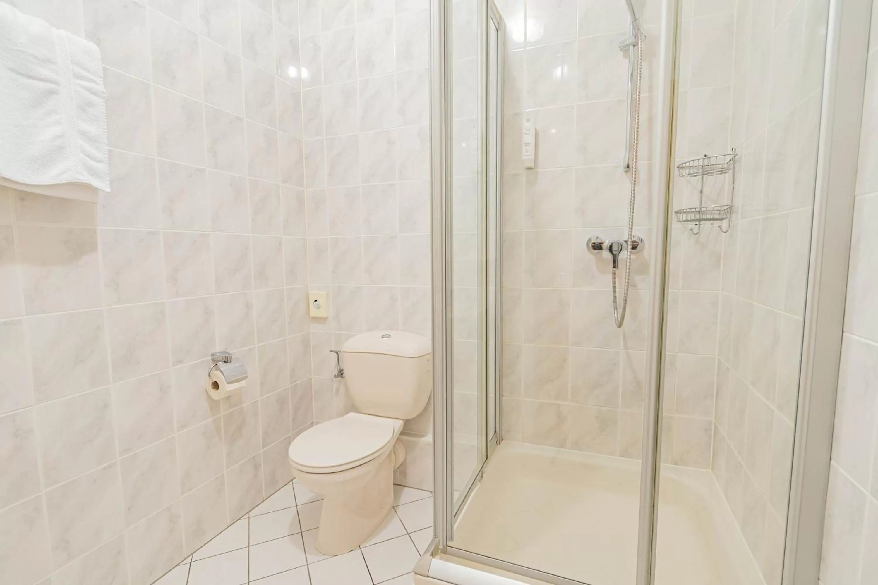 Shower, Bathroom in Hôtel Le Petit Poète
