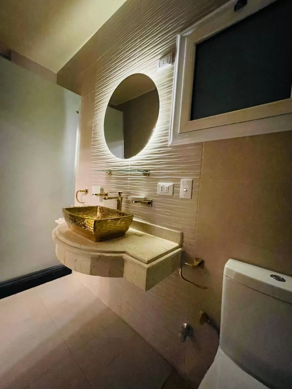 Bathroom in Solima Pyramids View