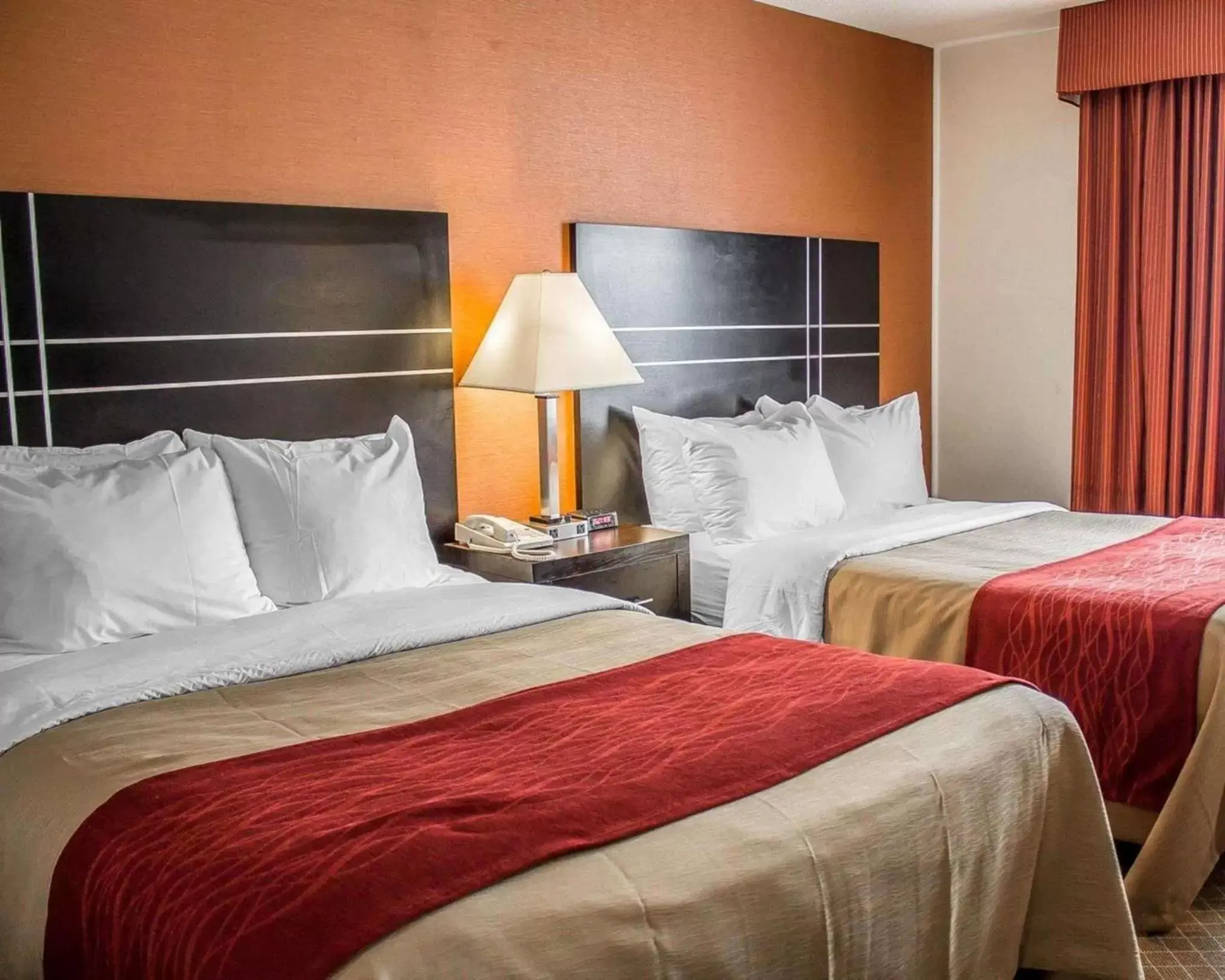 Standard Queen Room with Two Queen Beds - Non-Smoking in Howard Johnson by Wyndham Columbus State Fairgrounds I-71 Standard Queen Room with Two Queen Beds - Non-Smoking in Howard Johnson by Wyndham Columbus State Fairgrounds I-71