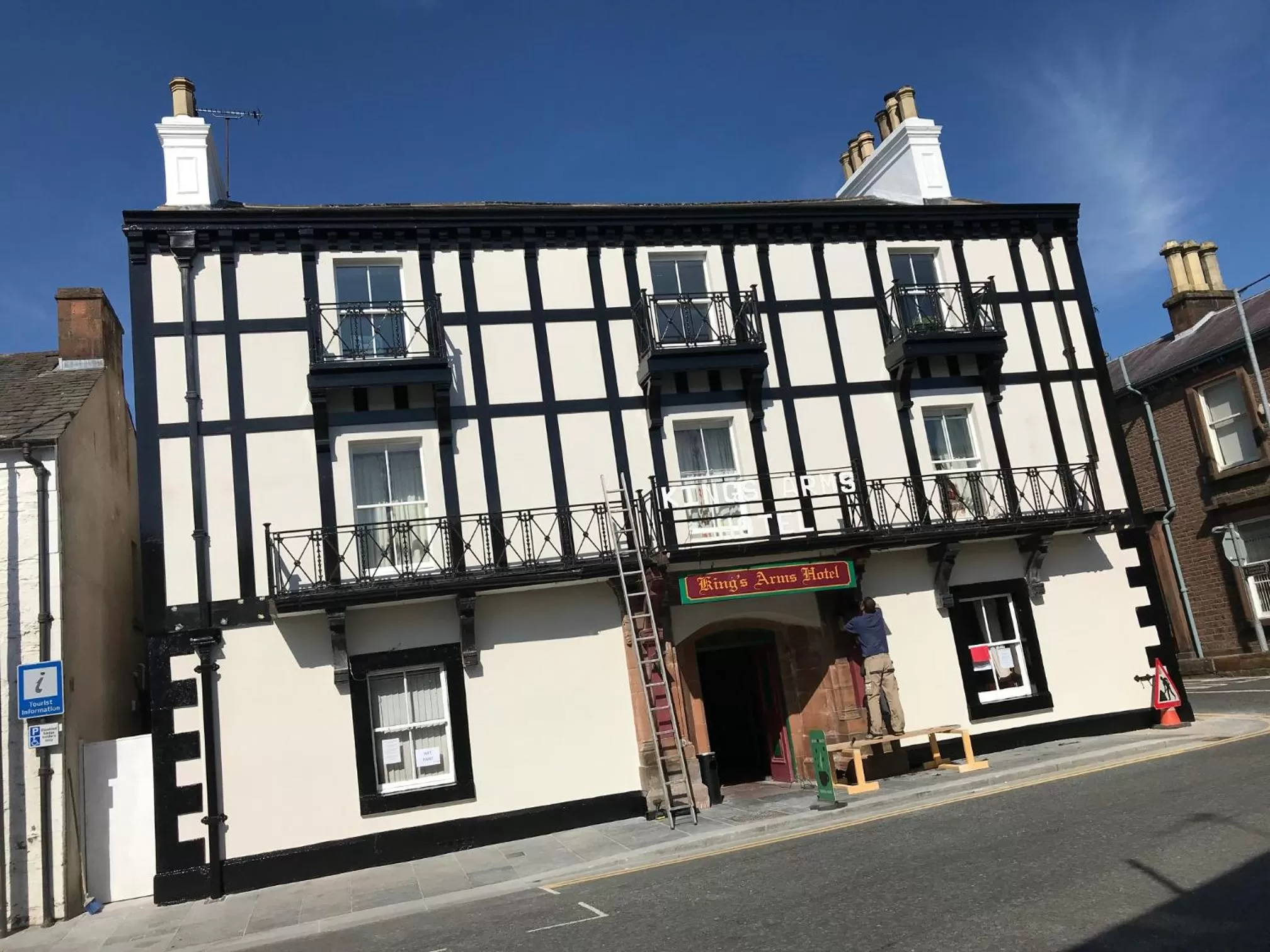 Property building in Kings Arms Hotel