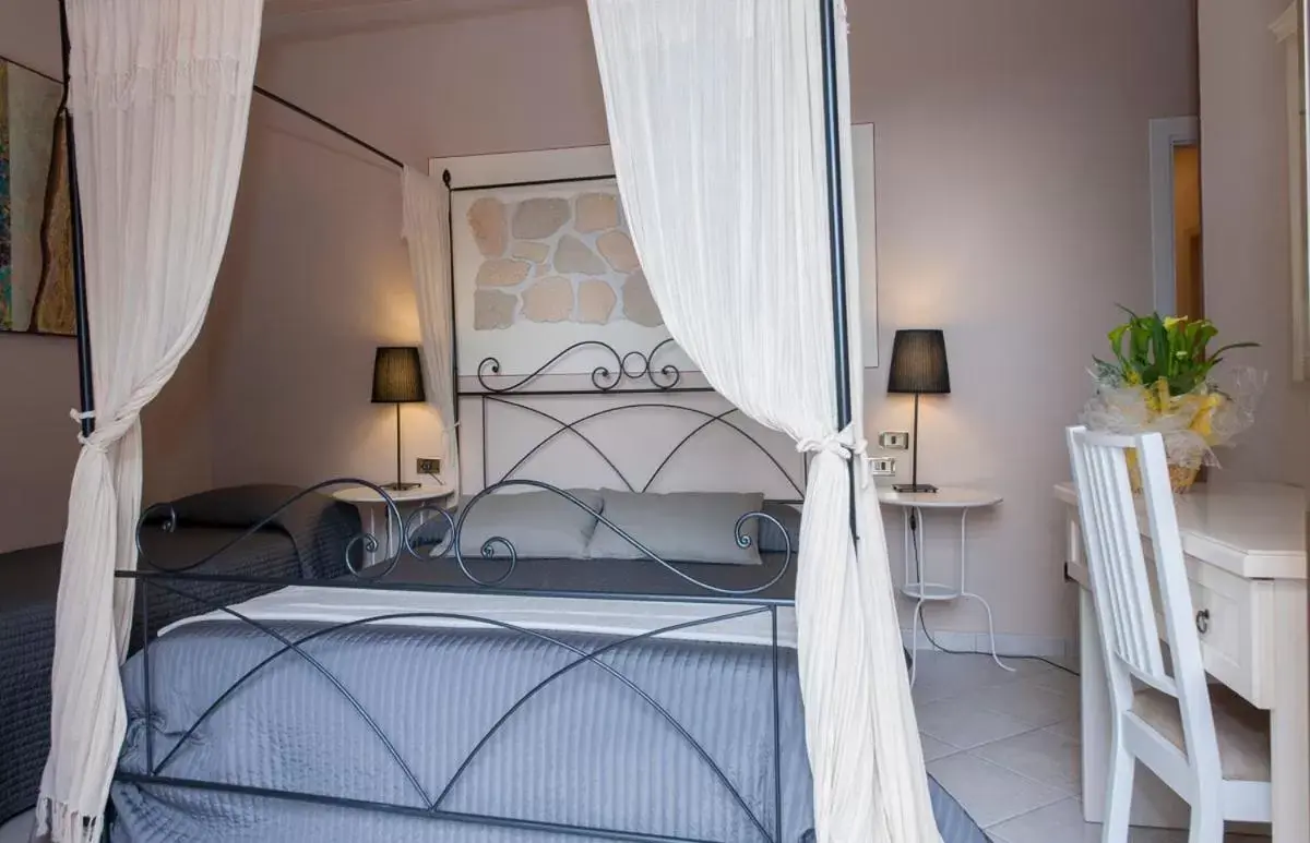 Triple Room - single occupancy in Hotel Monti Triple Room - single occupancy in Hotel Monti