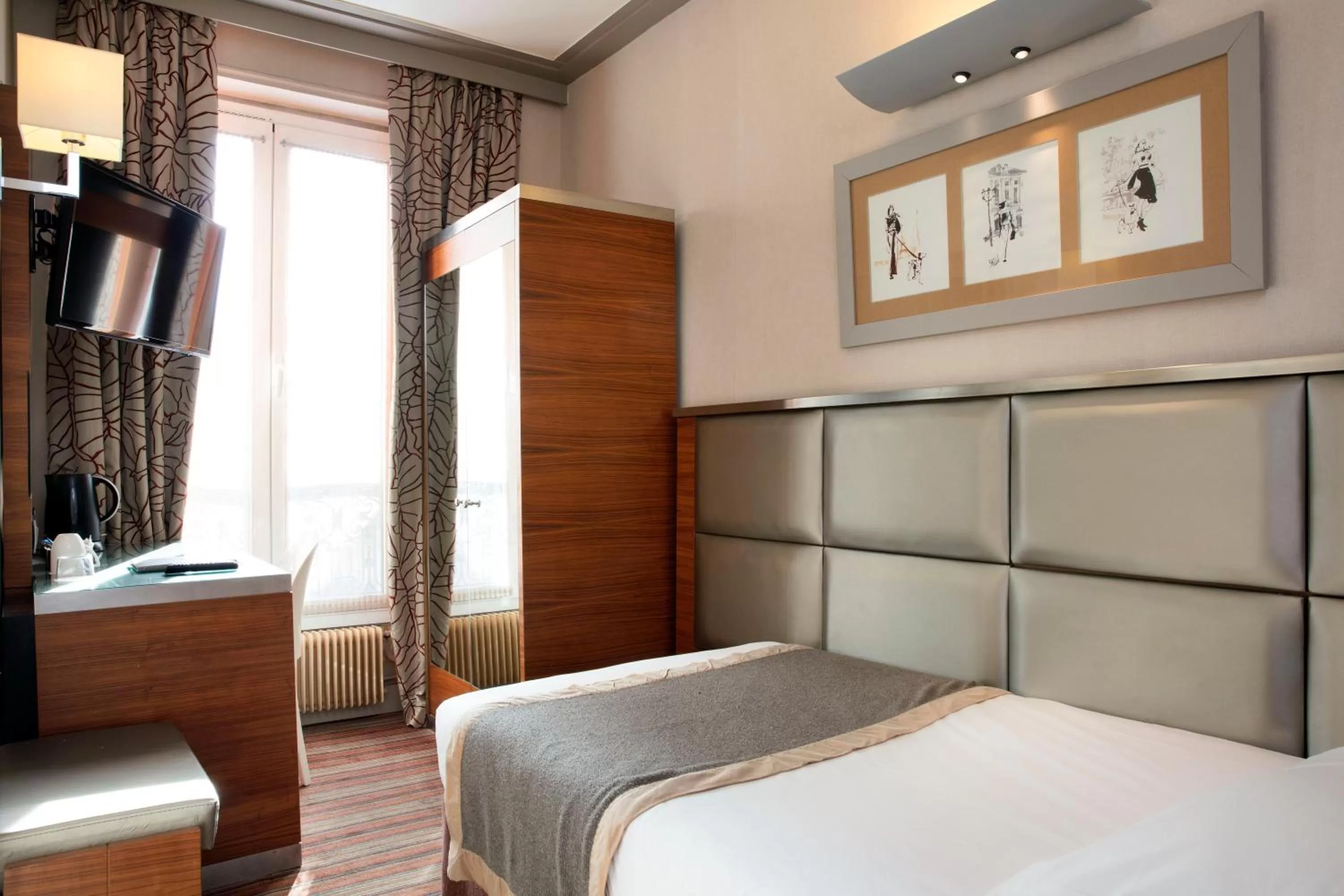 Bedroom, Bed in Hotel Berne Opera