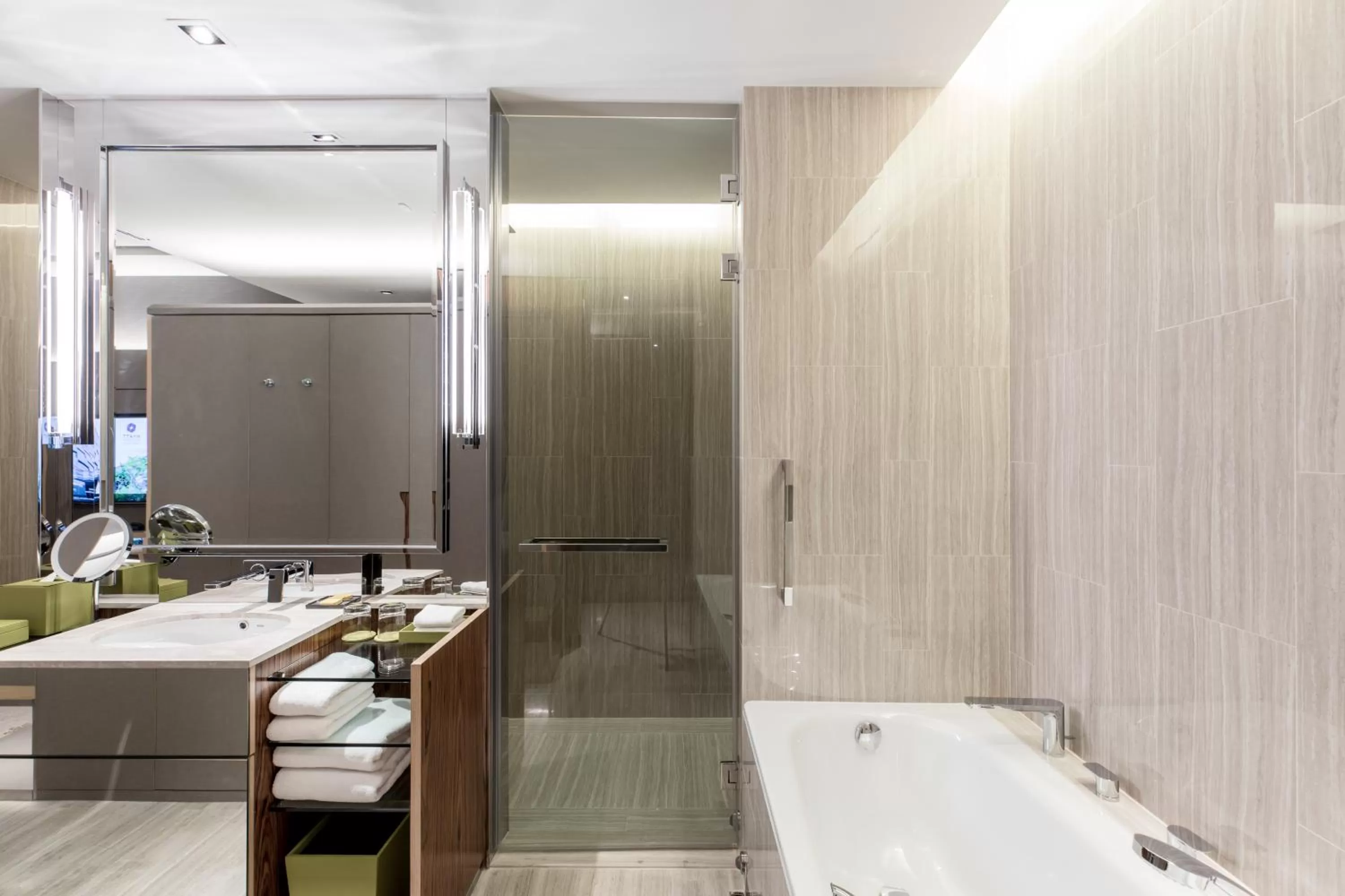 Bathroom in Hyatt Regency Bangkok Sukhumvit