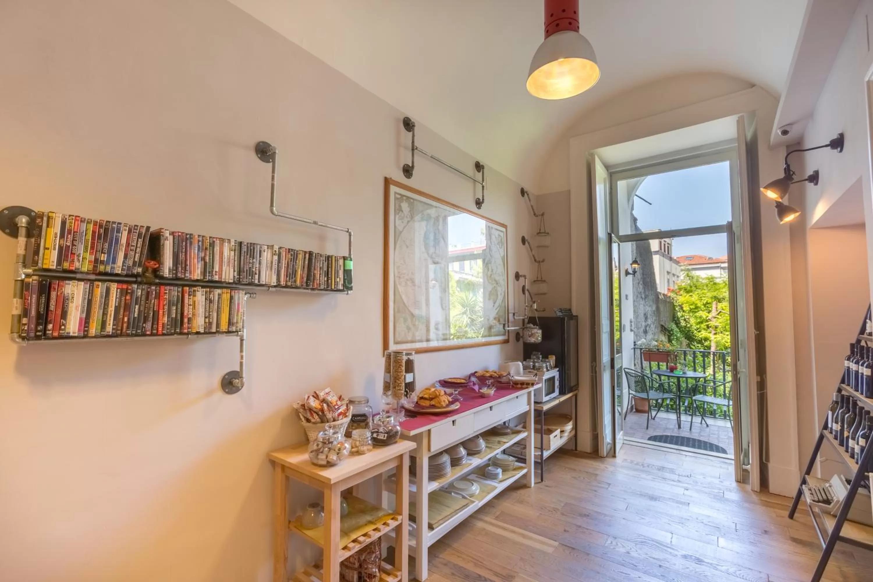 Food in The Bellini House by House In Naples