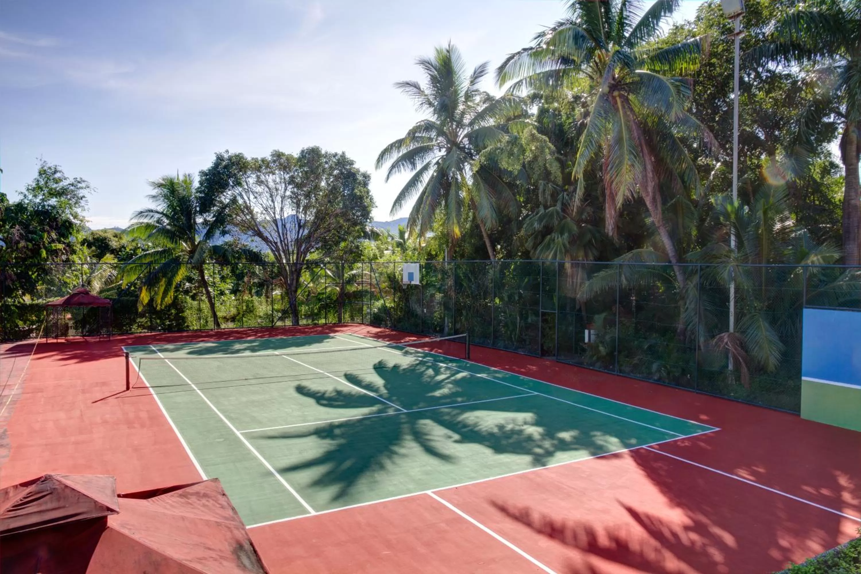 Tennis court in Tanoa International Hotel