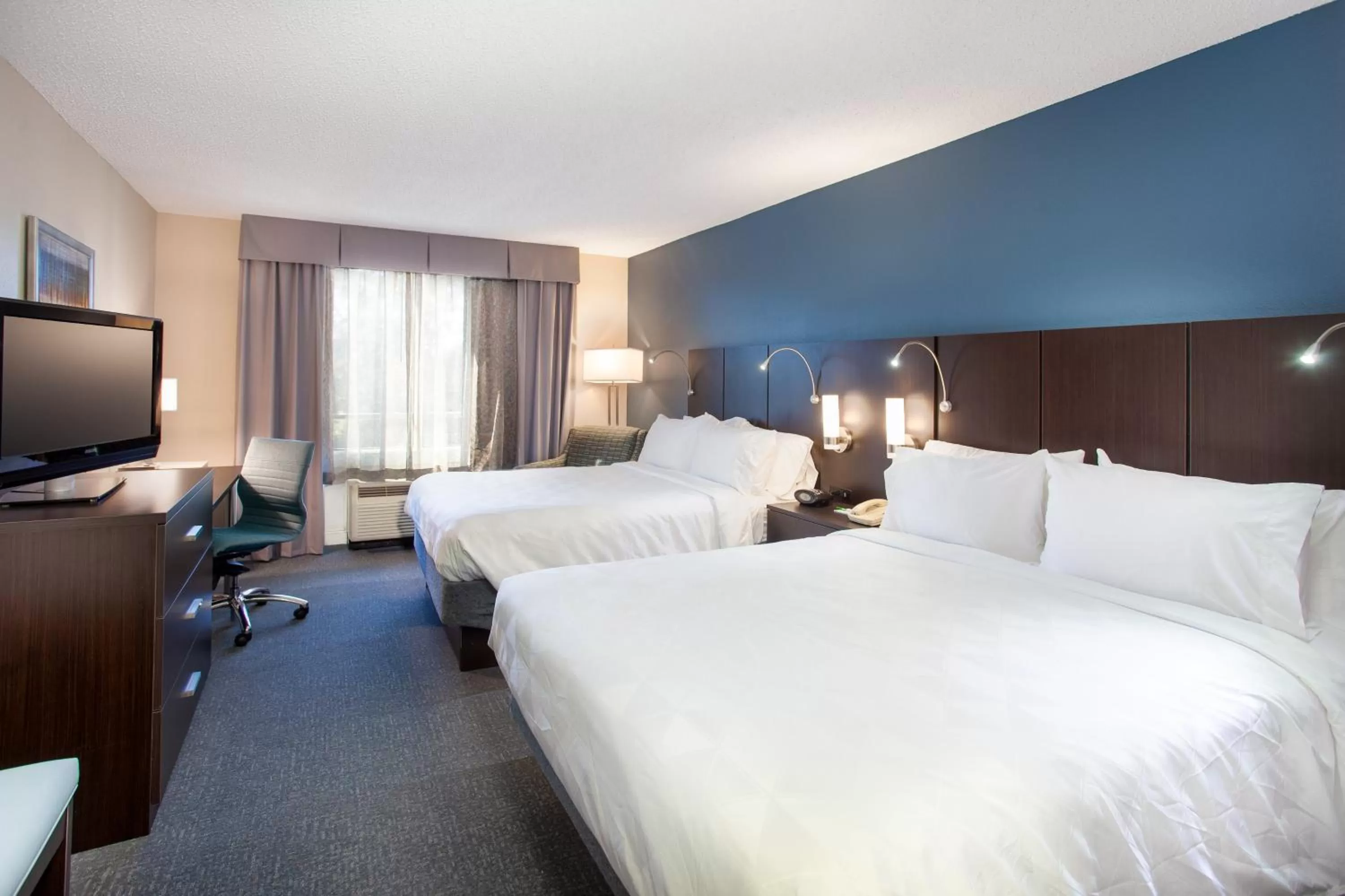 Photo of the whole room, Bed in Holiday Inn Hotel & Suites Tallahassee Conference Center North by IHG