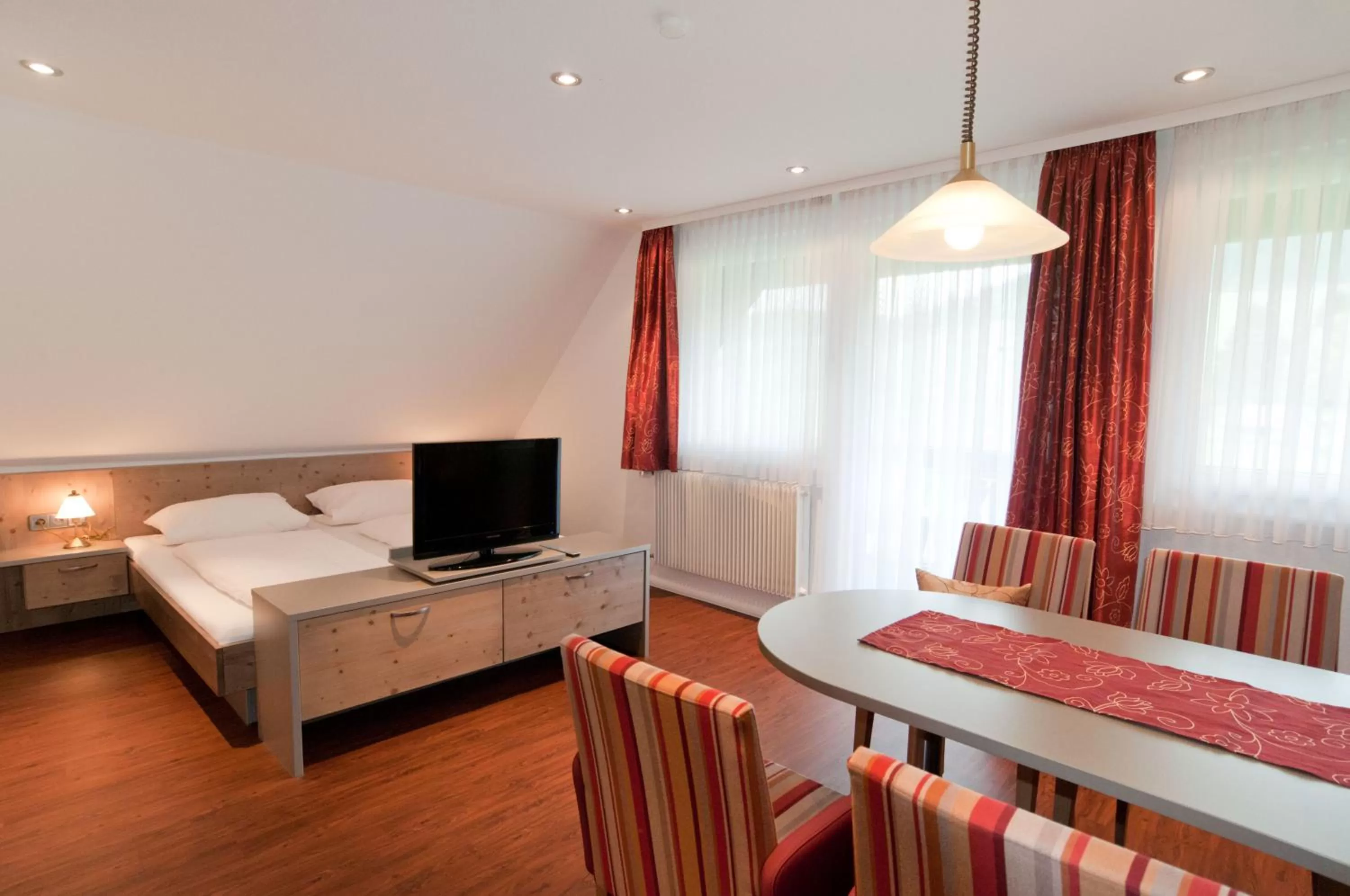 TV and multimedia, Bed in Hotel Zum Löwen - Unteres Wirtshaus