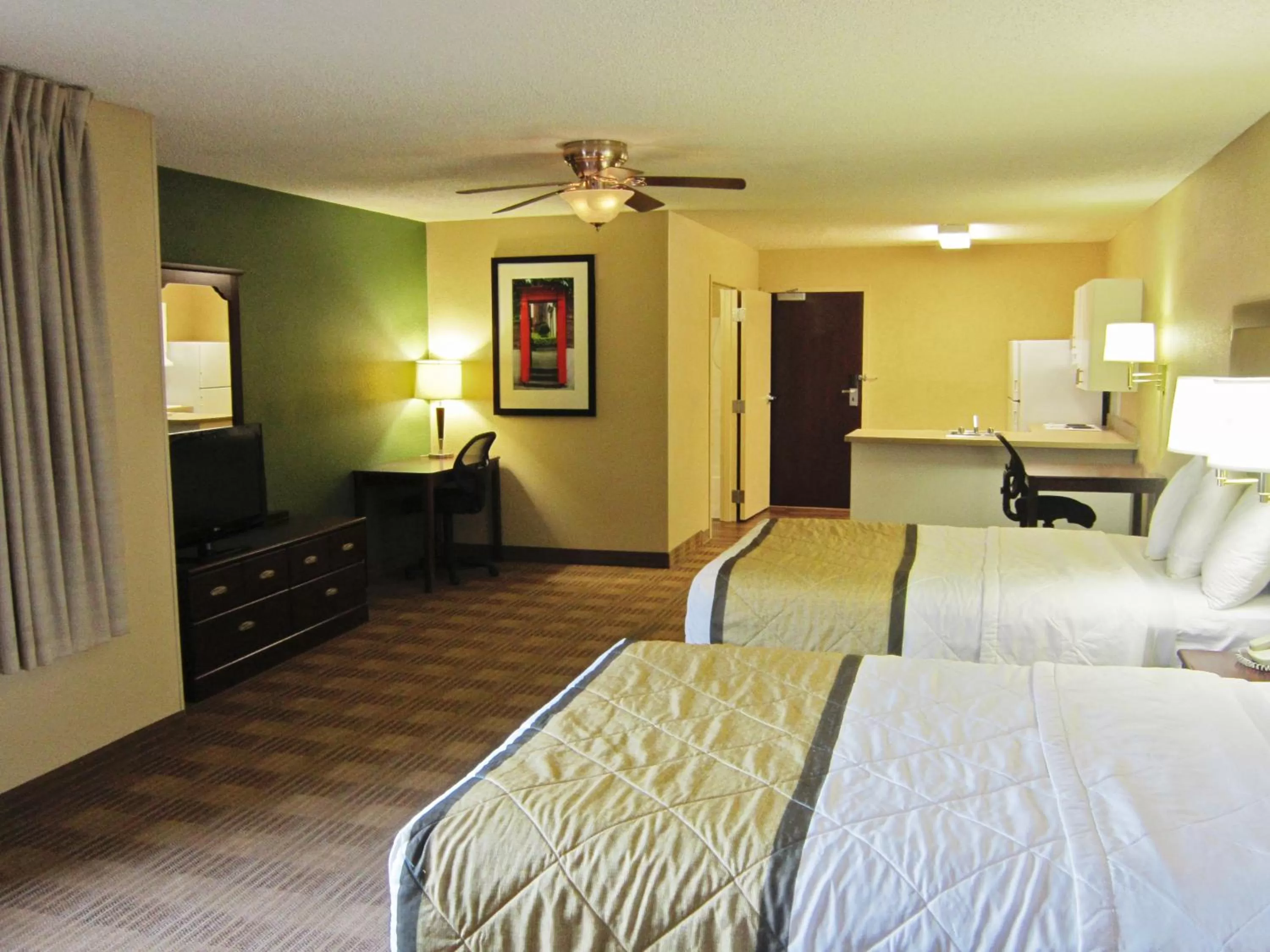 TV and multimedia, Bed in Extended Stay America Suites - Somerset - Franklin