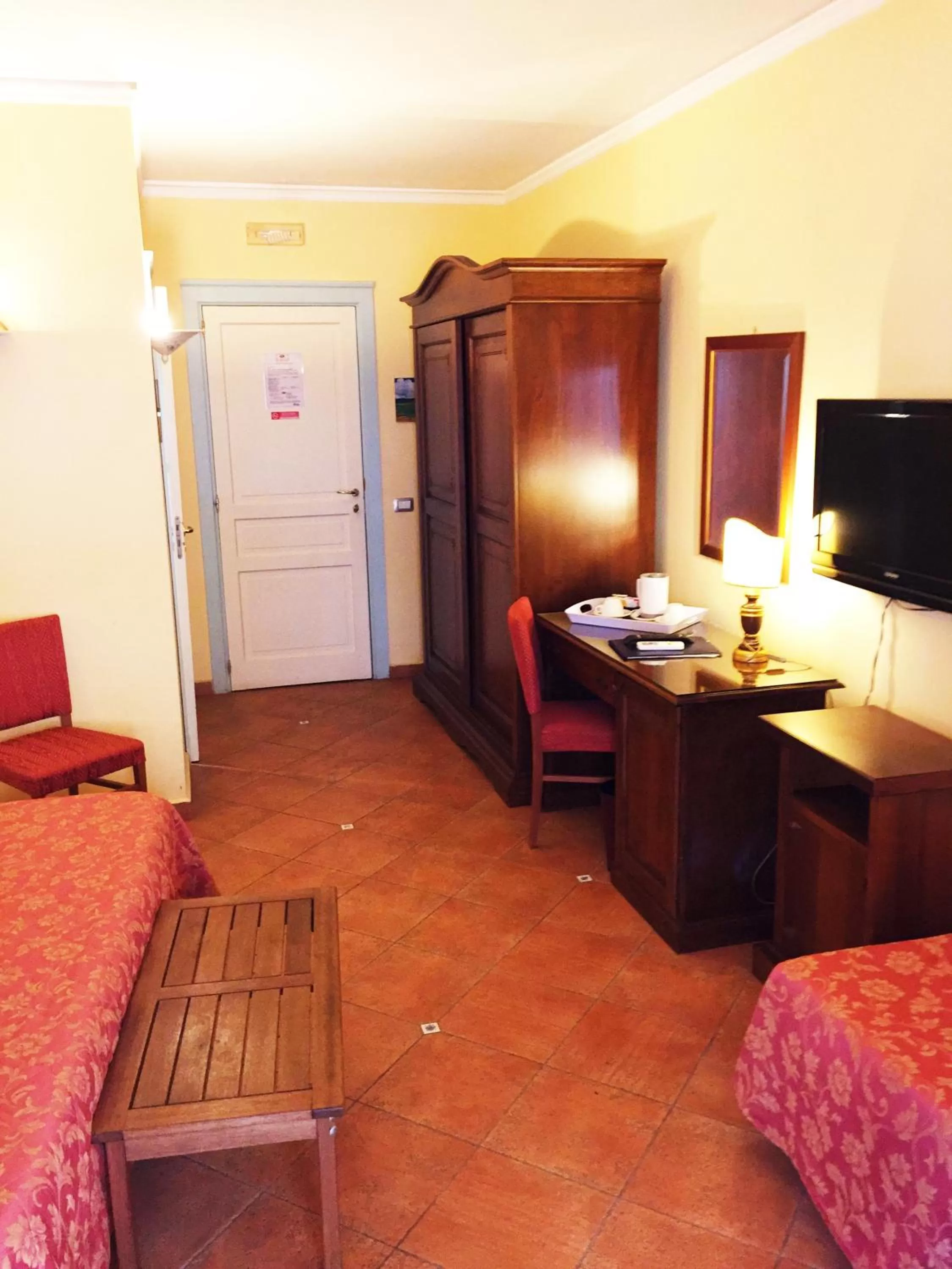 Photo of the whole room in Hotel Mediterraneo